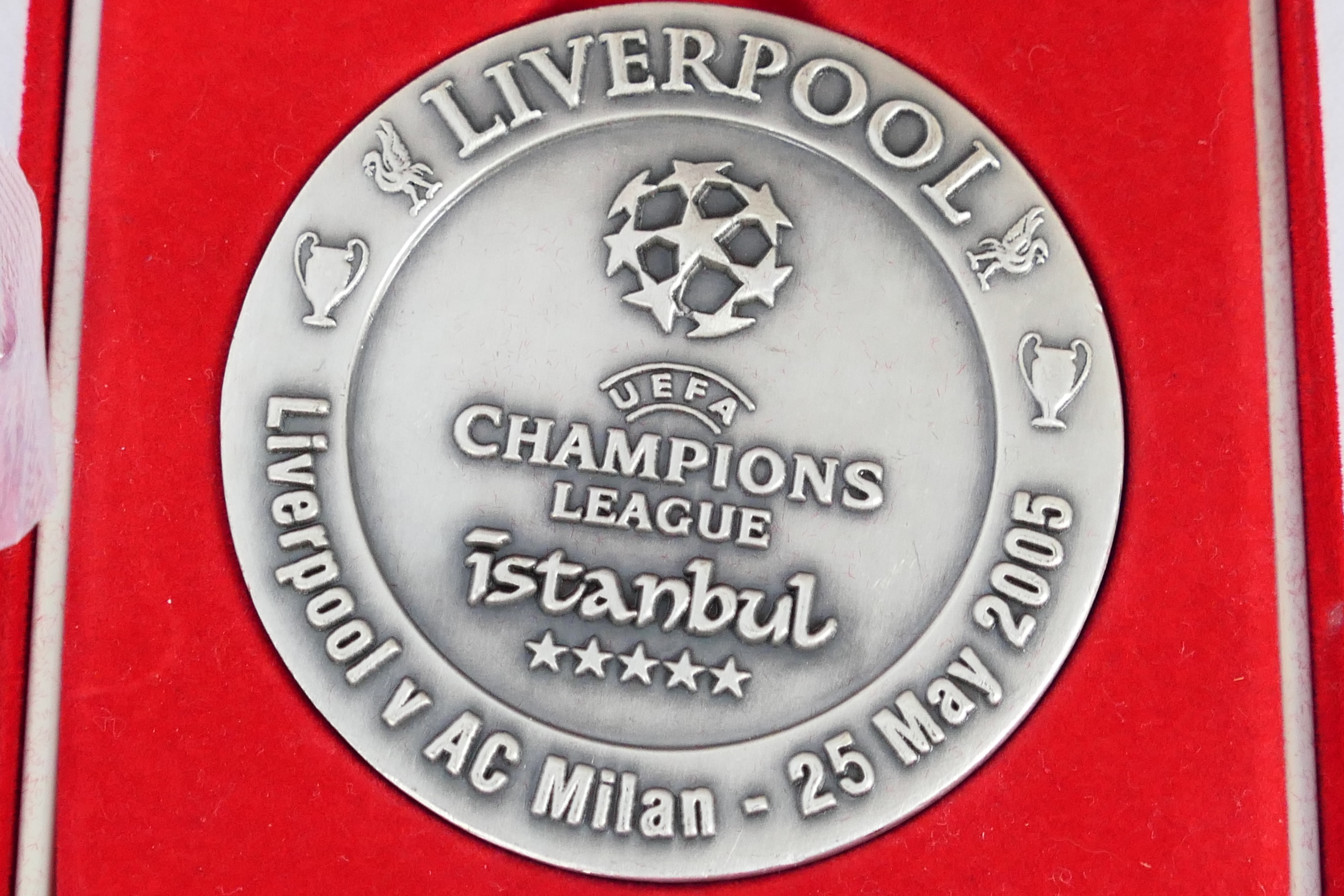 Mixed collectables to include Liverpool Football Club commemorative medals / medallions, - Image 4 of 8