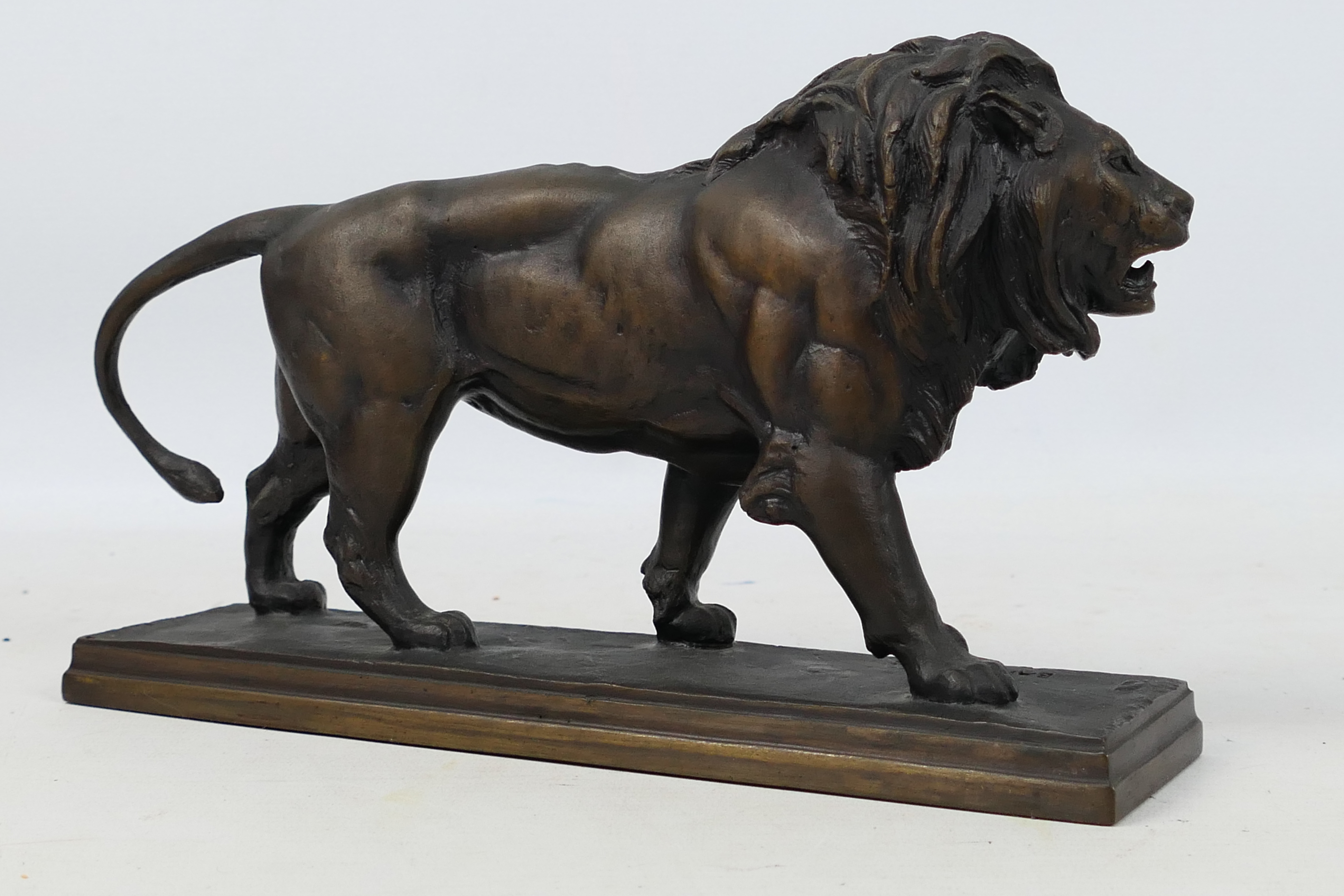 Franklin Mint - A 'Lion Qui Marche' bronze lion statue by Antoine-Louis Barye -. - Image 5 of 7