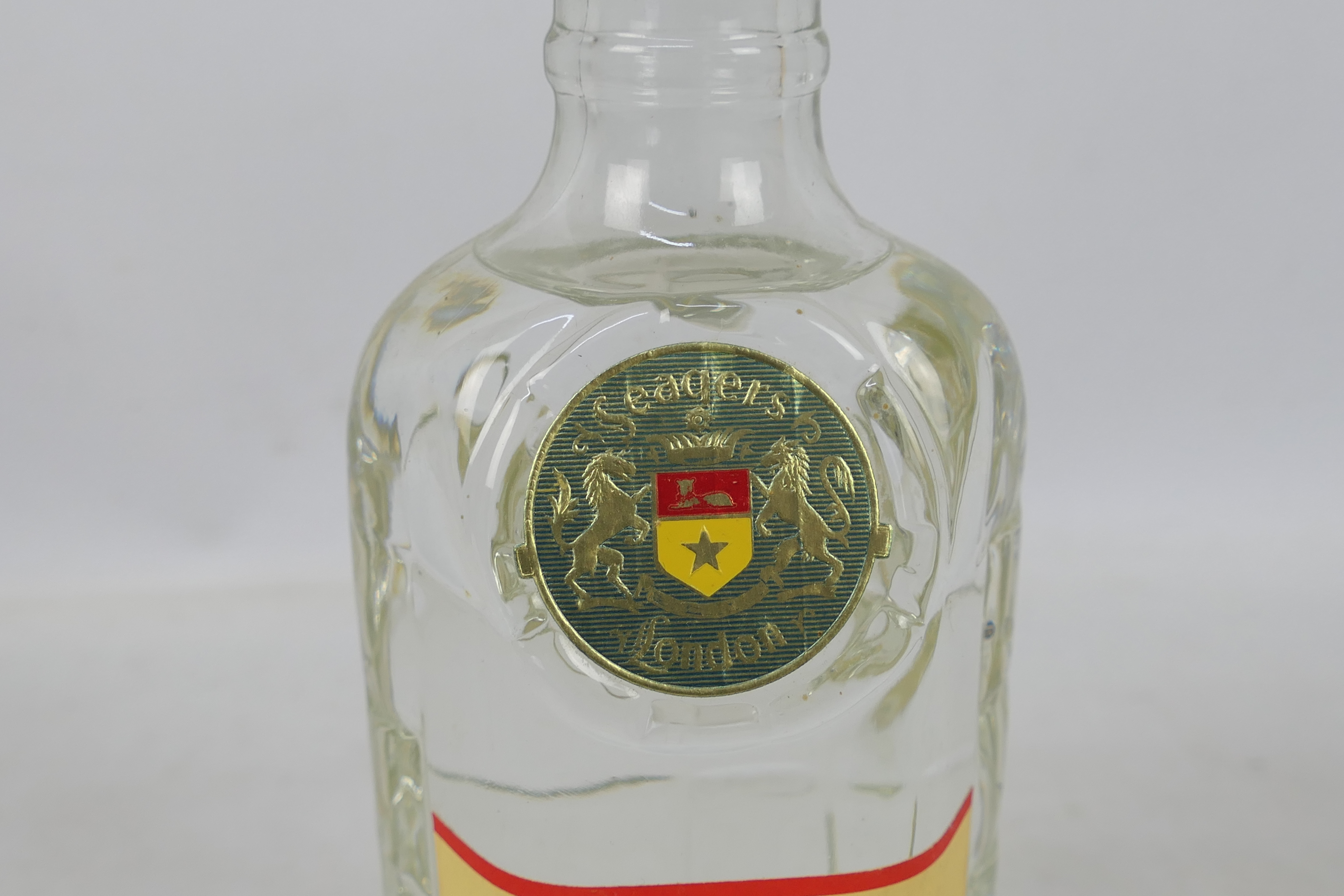 Gin - A bottle of Seagers Distilled Dry Gin, distilled and bottled by Seager Evans & Co Ltd, - Image 3 of 5