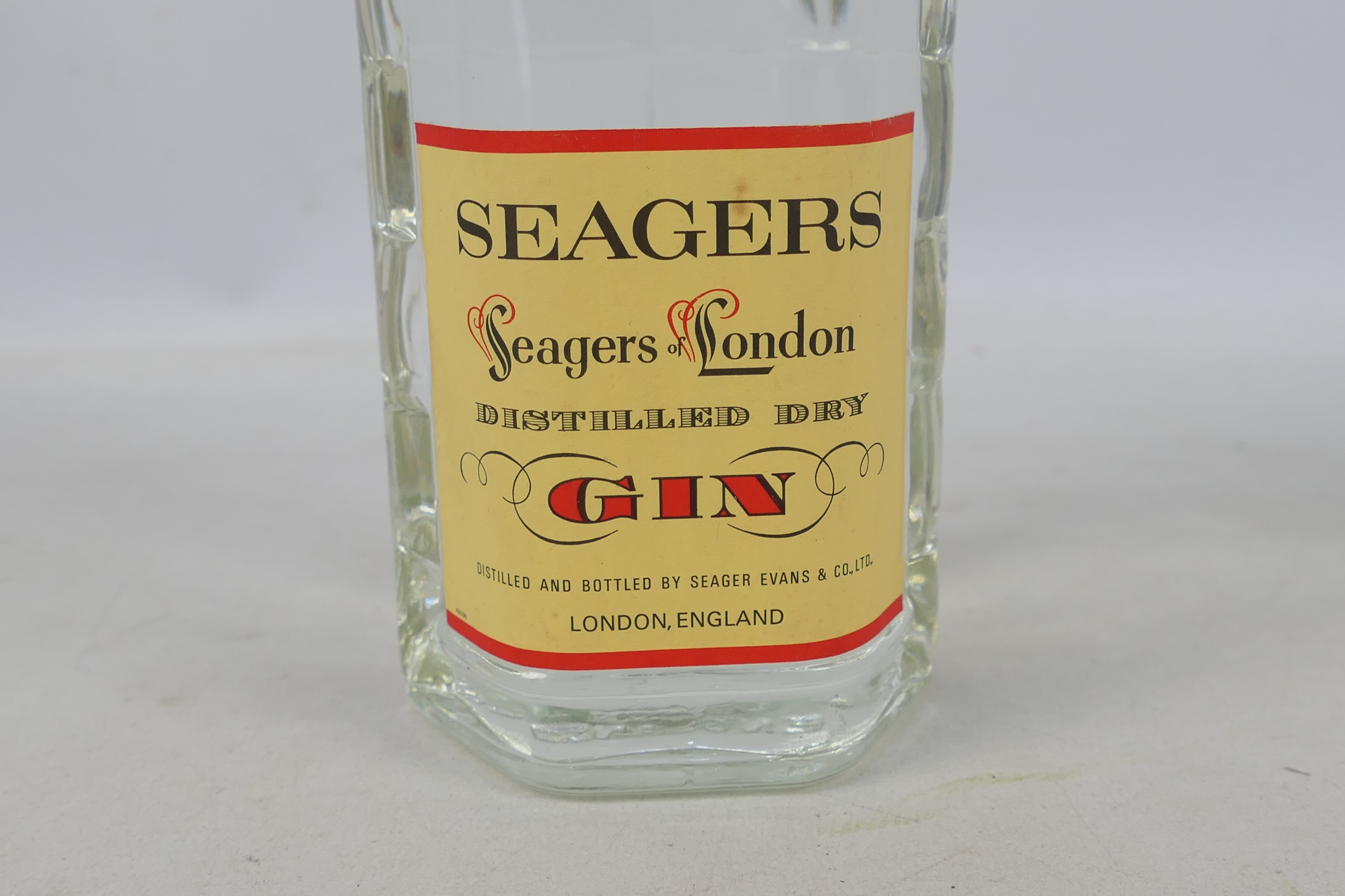 Gin - A bottle of Seagers Distilled Dry Gin, distilled and bottled by Seager Evans & Co Ltd, - Image 4 of 5