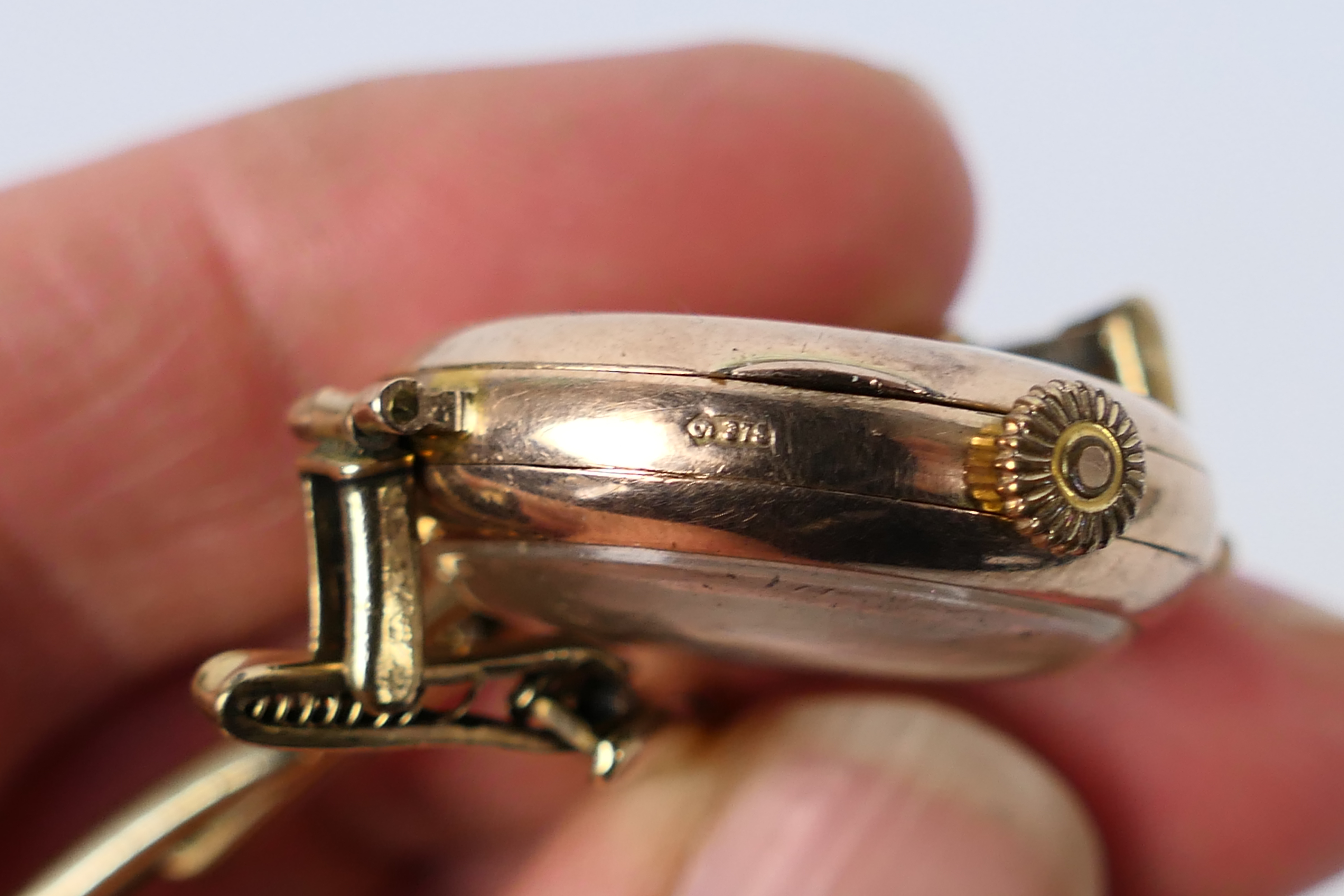 A 9ct gold cased lady's wrist watch on expanding bracelet marked 9ct Gold Metal Core, - Image 4 of 6