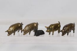 5 x bronze pig and cow figures. All in similar sizes. Largest is 4 1/2 cm (l).