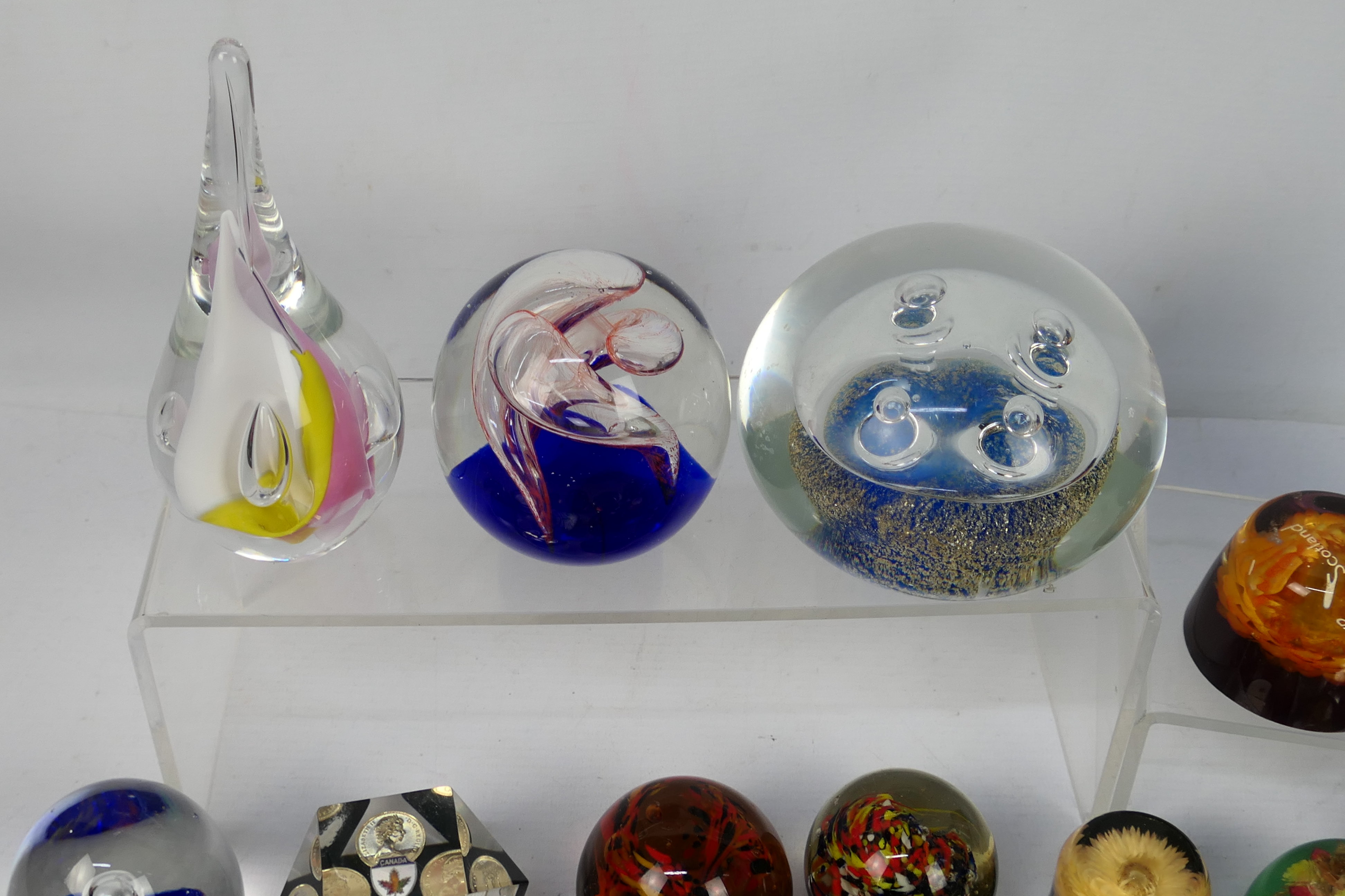 A collection of various paperweights. - Image 2 of 5