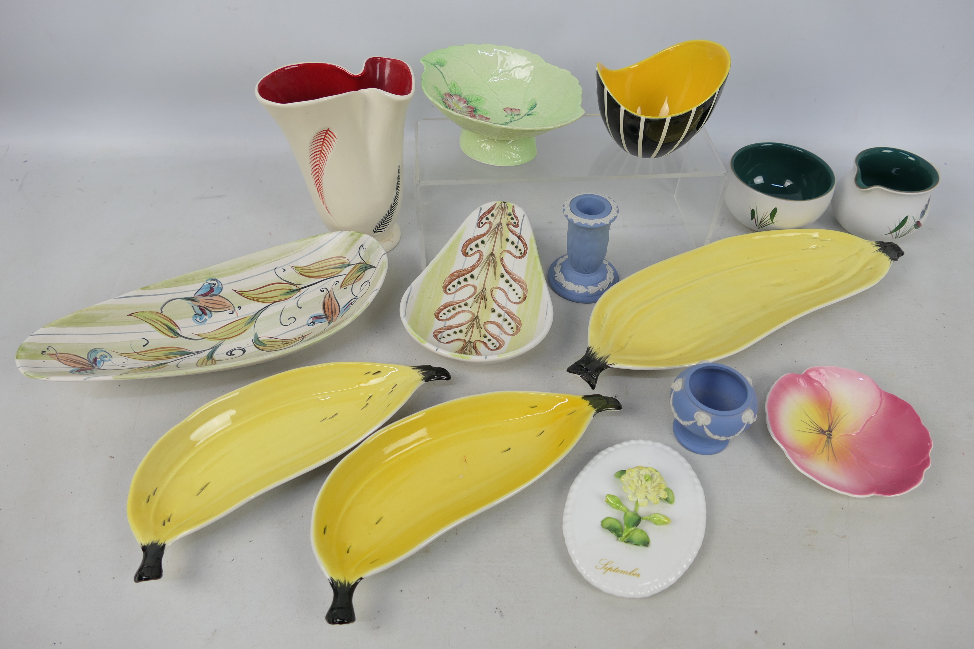 Mixed ceramics comprising Carlton Ware banana dishes, Denby dishes including Glynn Colledge,
