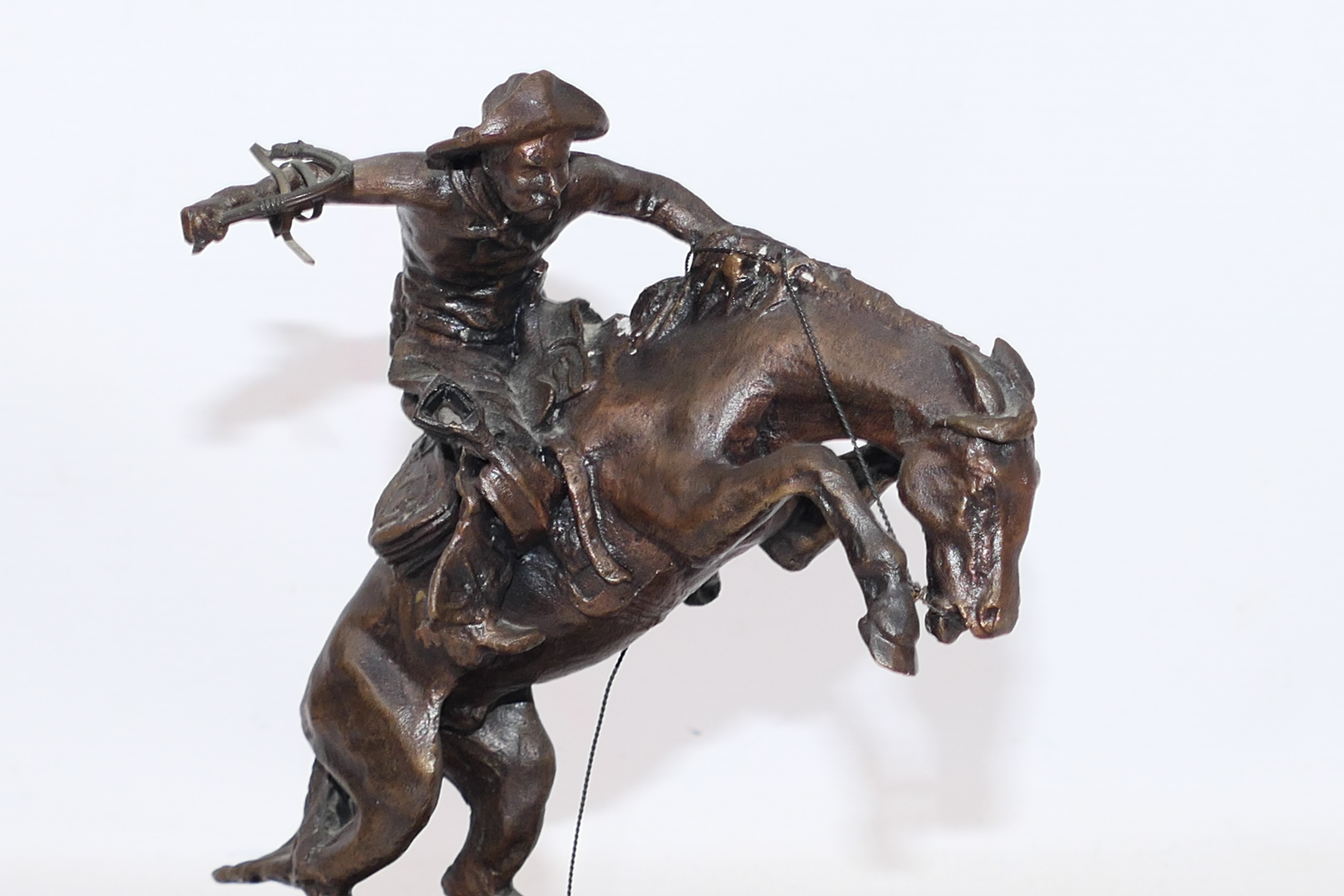 Franklin Mint - A Life of Remington 'Broncho Buster' bronze statue by Franklin Mint. - Image 3 of 4