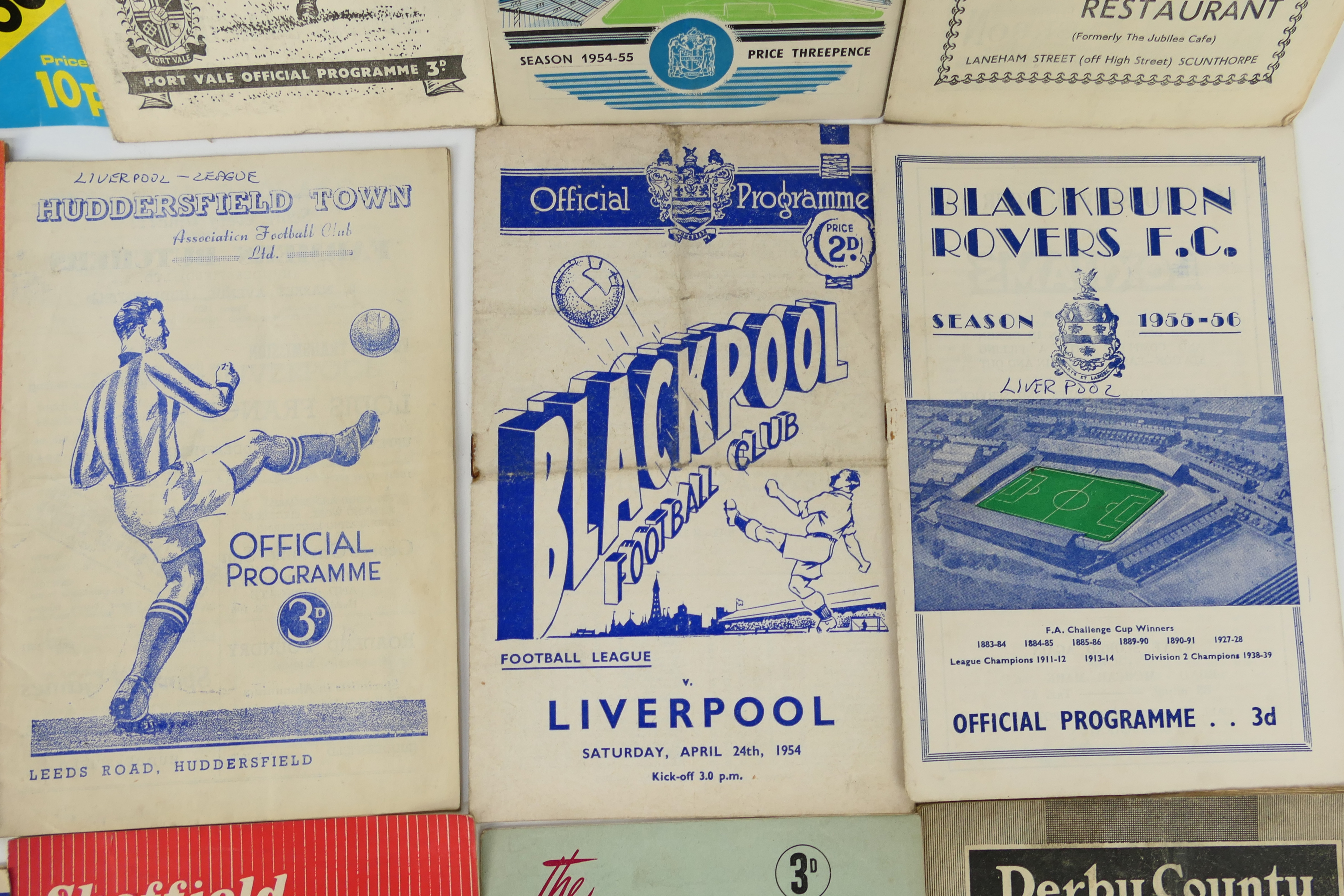 Liverpool Football Club - A collection of away football programmes 1950's to 1970's, - Bild 12 aus 13