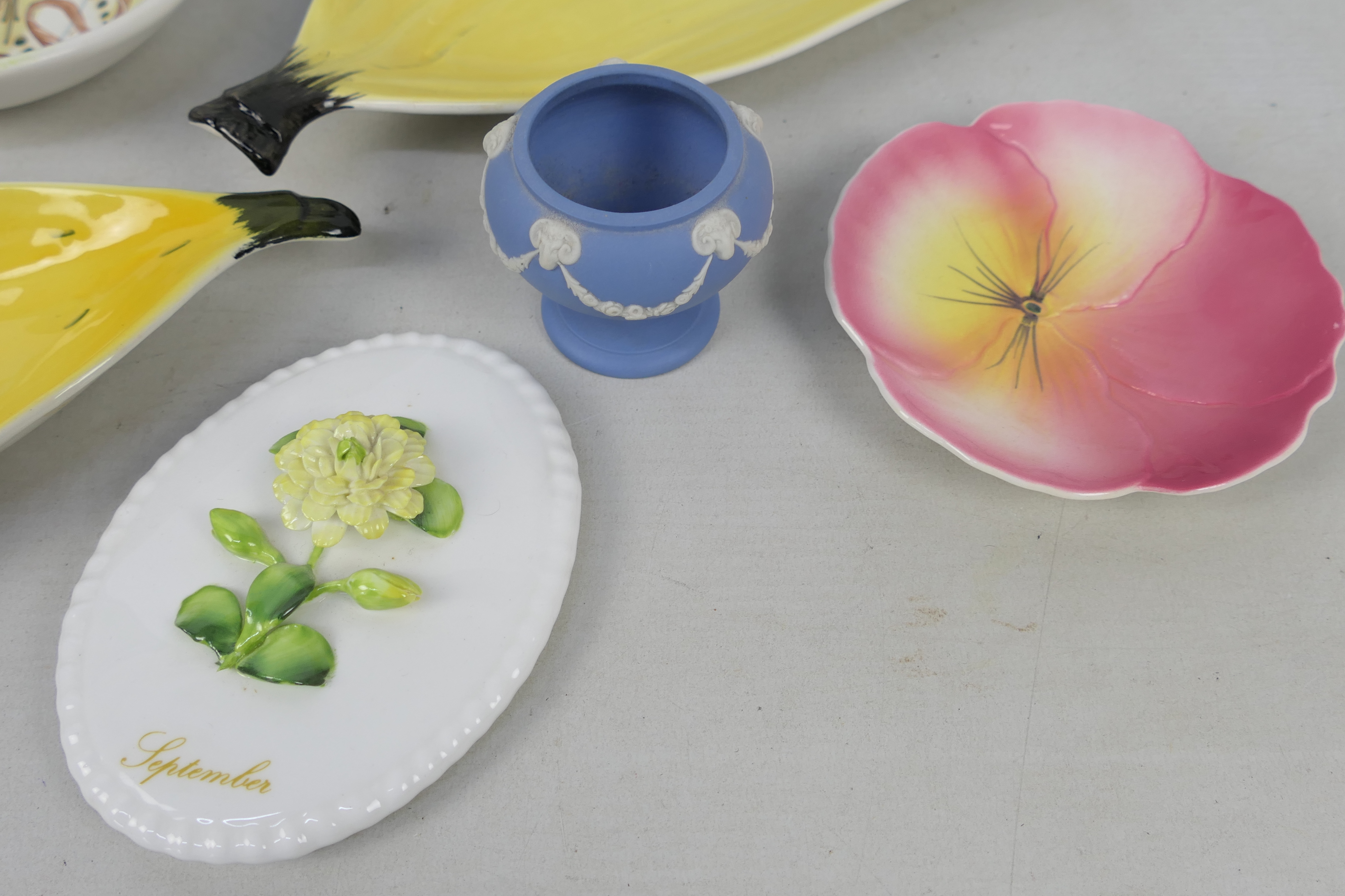 Mixed ceramics comprising Carlton Ware banana dishes, Denby dishes including Glynn Colledge, - Image 5 of 7