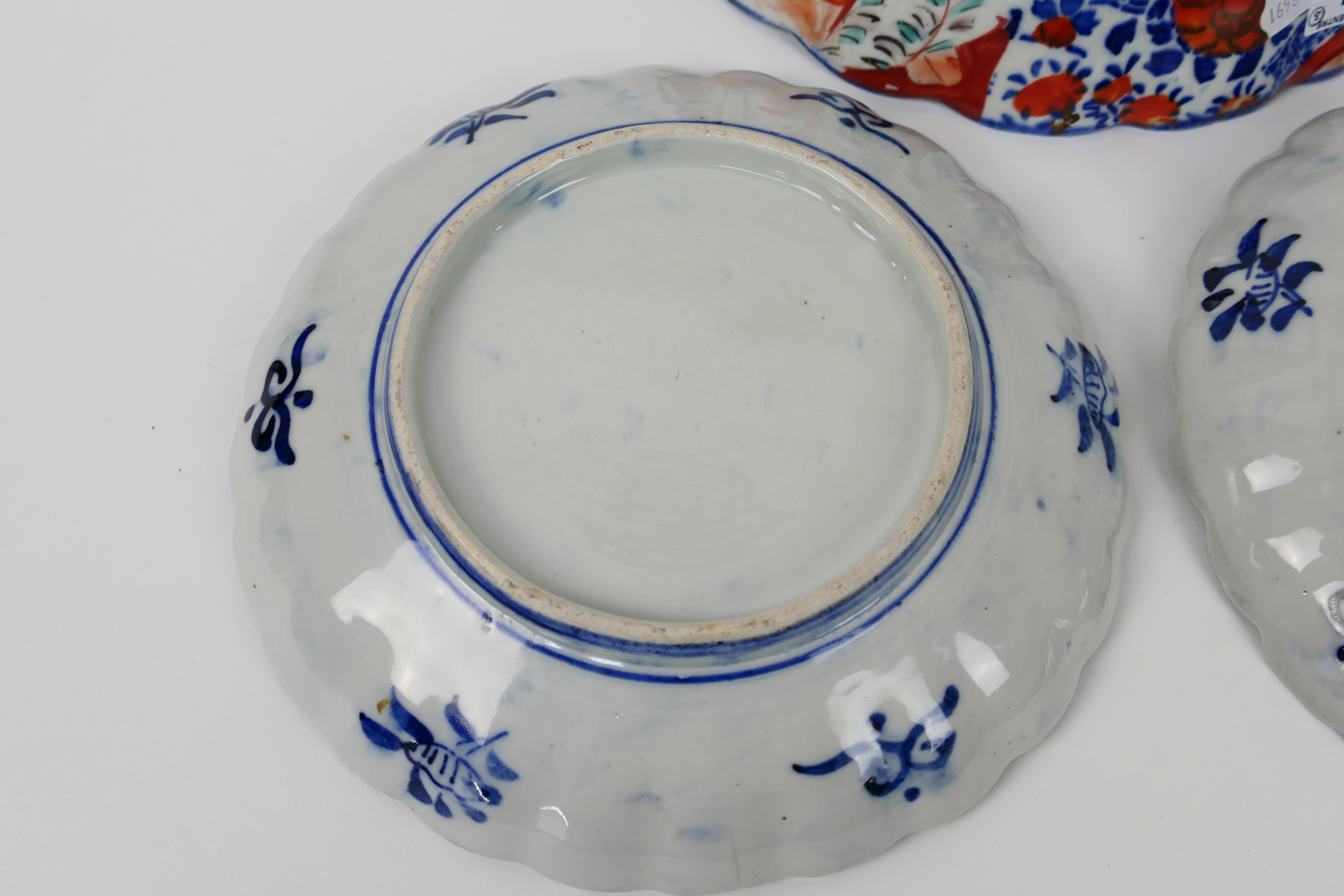 Three pieces of Imari ware comprising a bowl decorated with central basket of flowers, - Image 5 of 7