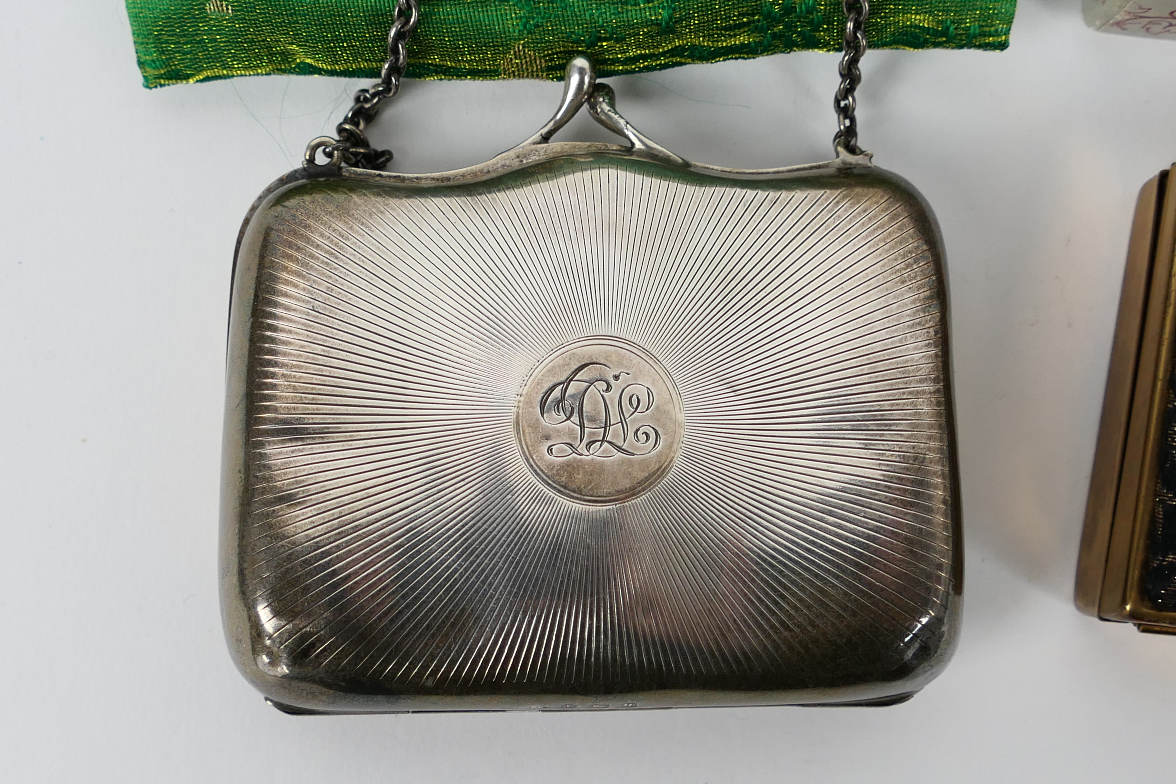 A silver purse, Birmingham assay 1915, 72.6 grams / 2. - Image 2 of 8