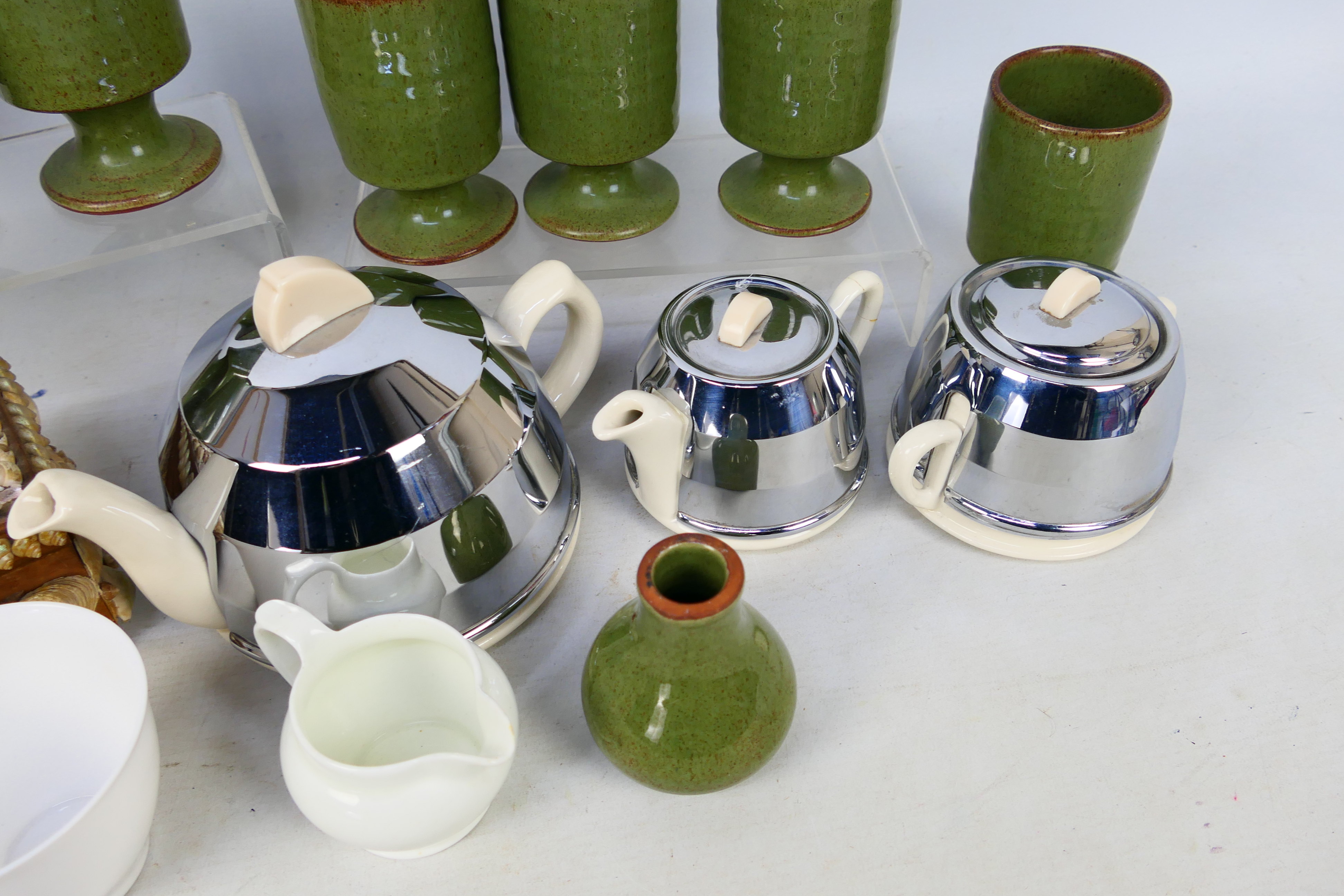 Lot comprising ceramics to include Shelley, tea wares with chrome plated covers and similar, - Image 3 of 4