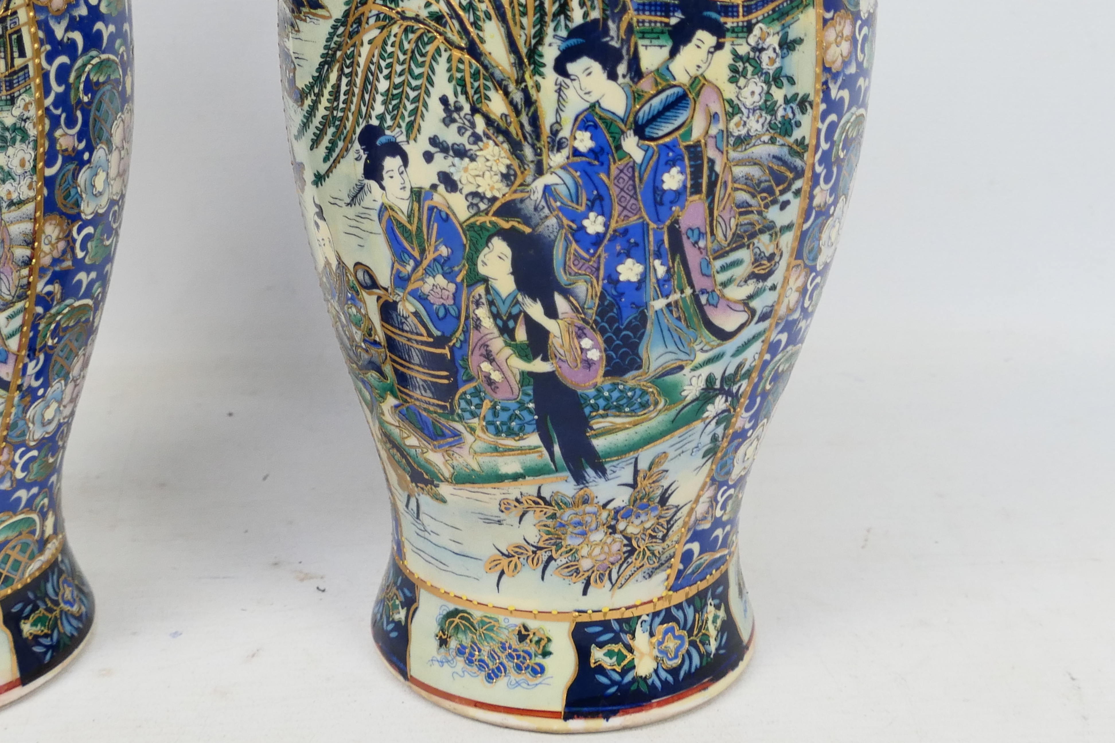 Lot to include a pair of Chinese vases, 30 cm (h), covered steins and Delft wares. - Image 11 of 16