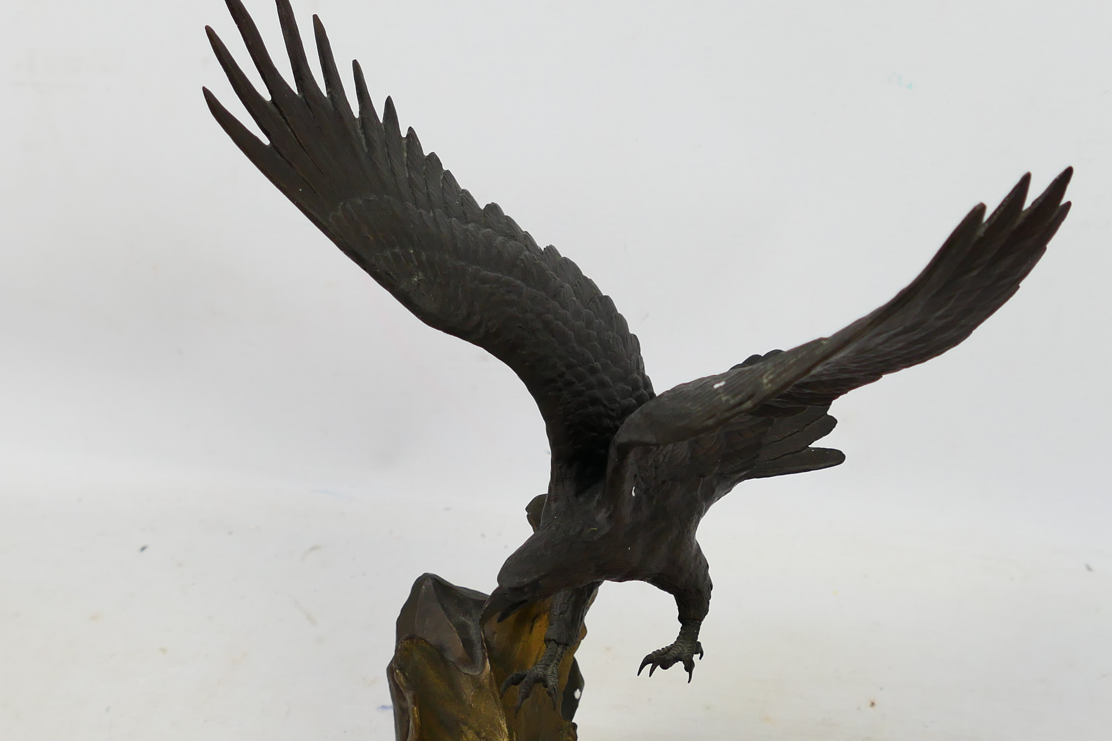 Franklin Mint - Wings of Glory - A bronze bald eagle statue by Ronald Van Ruyckevelt - Bronze - Image 2 of 5