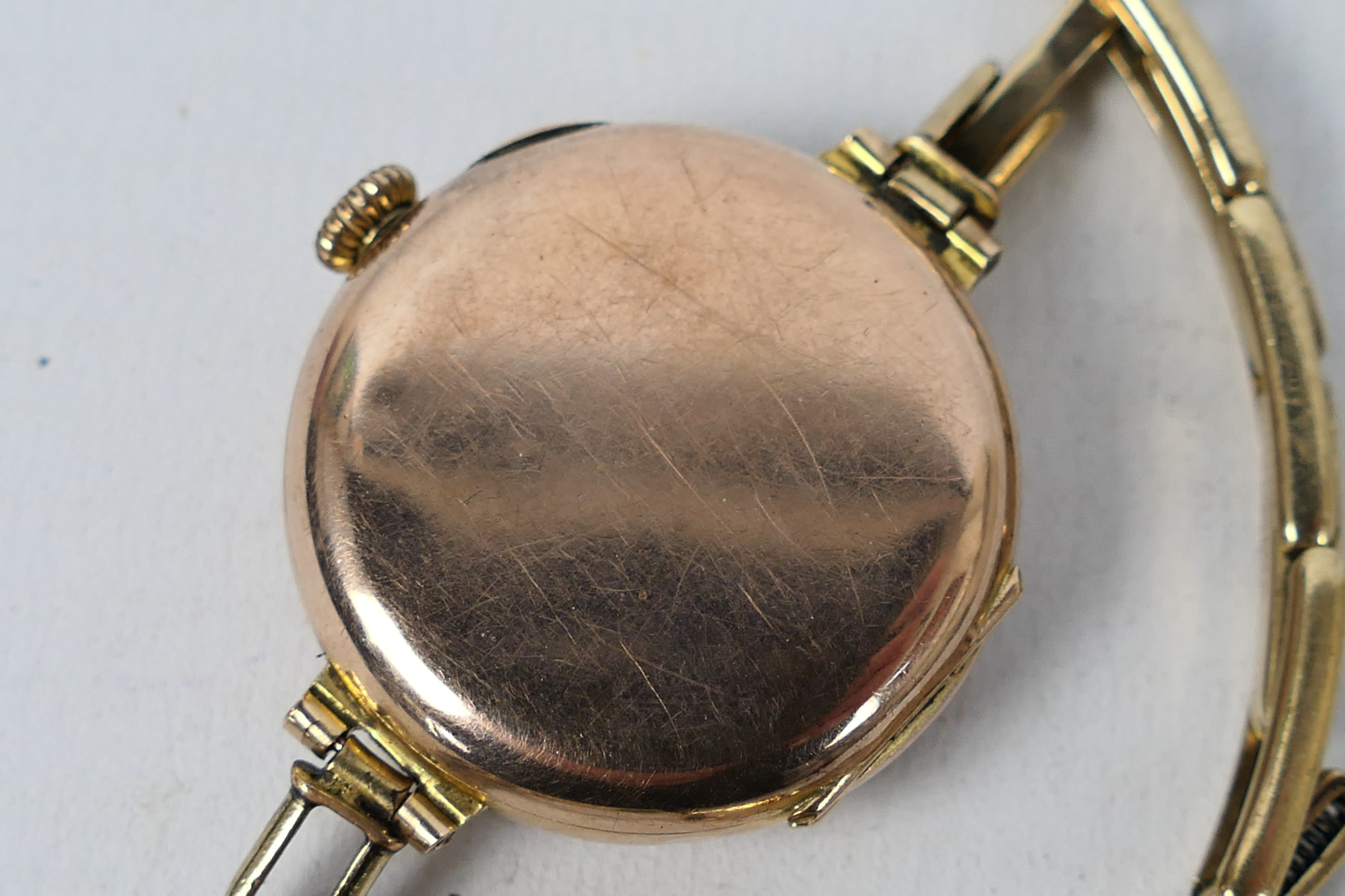 A 9ct gold cased lady's wrist watch on expanding bracelet marked 9ct Gold Metal Core, - Image 3 of 6