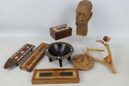 Wooden collectables to include cribbage boards, carved bowl,