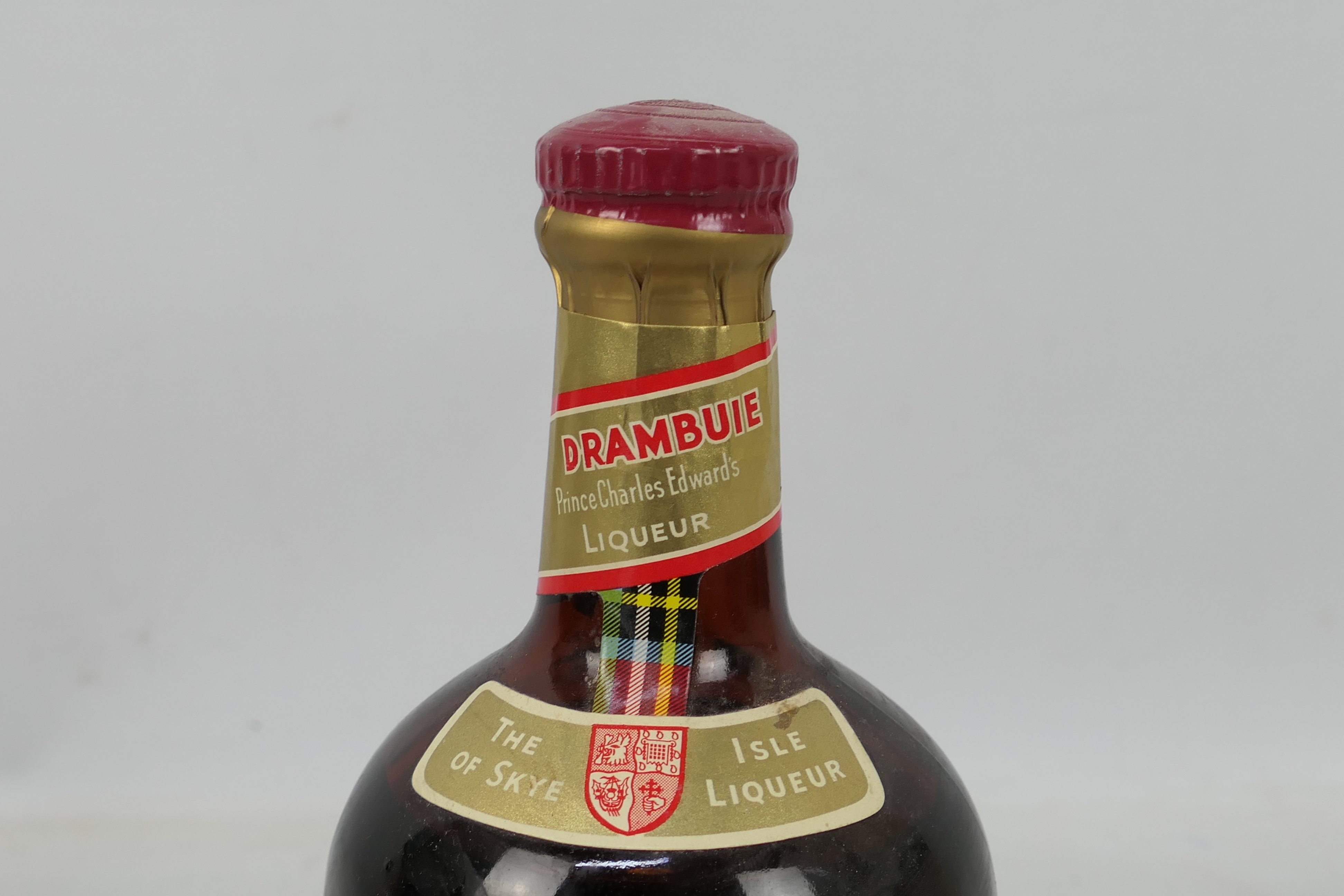A vintage bottle of Drambuie, no capacity or strength stated, likely a 1970's bottling. - Image 2 of 4