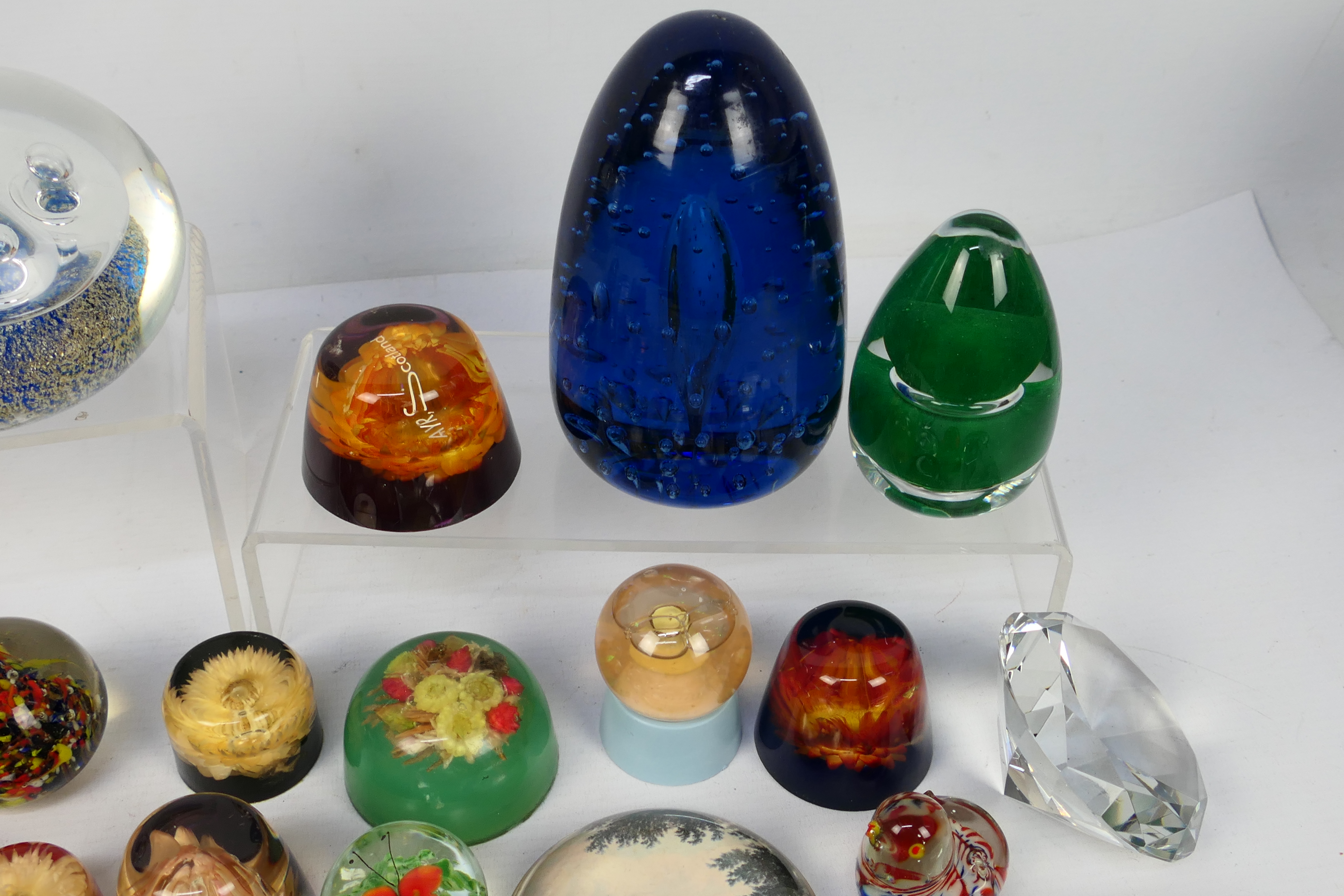 A collection of various paperweights. - Image 5 of 5