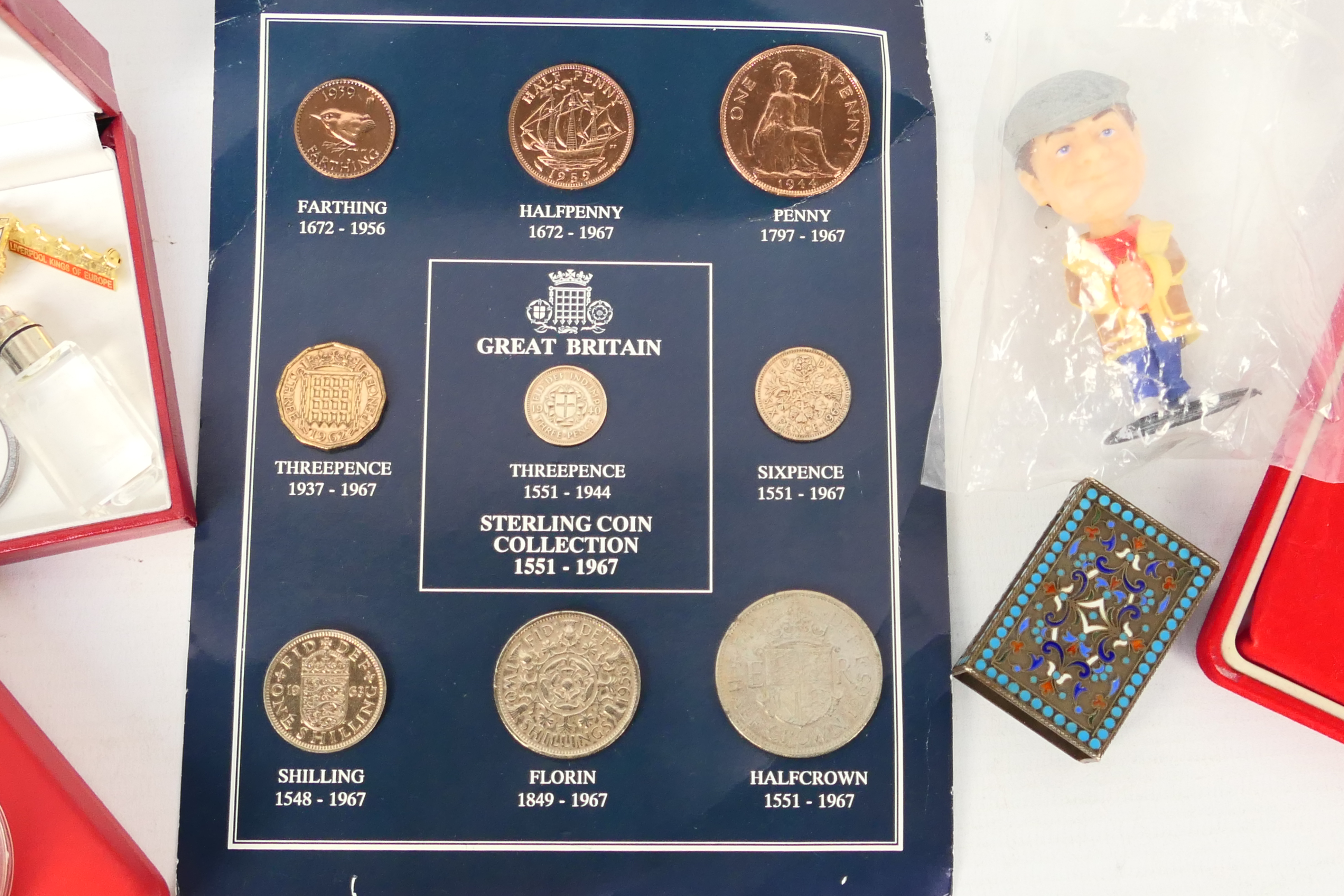 Mixed collectables to include Liverpool Football Club commemorative medals / medallions, - Image 2 of 8