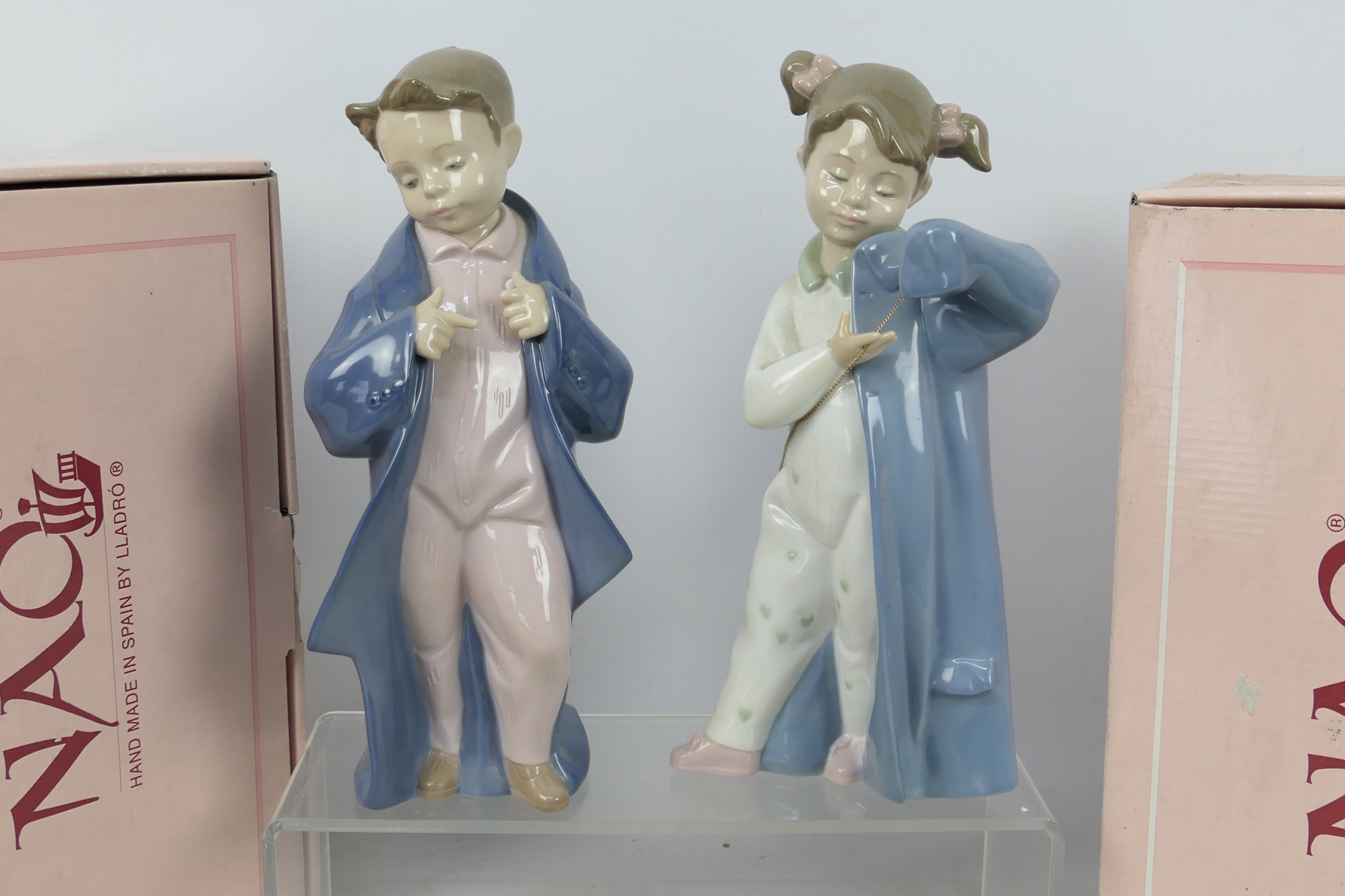 Nao - Two boxed figures comprising # 1316 La Chaqueta De Papa and # 1319 El Frac De Papa, - Image 2 of 3