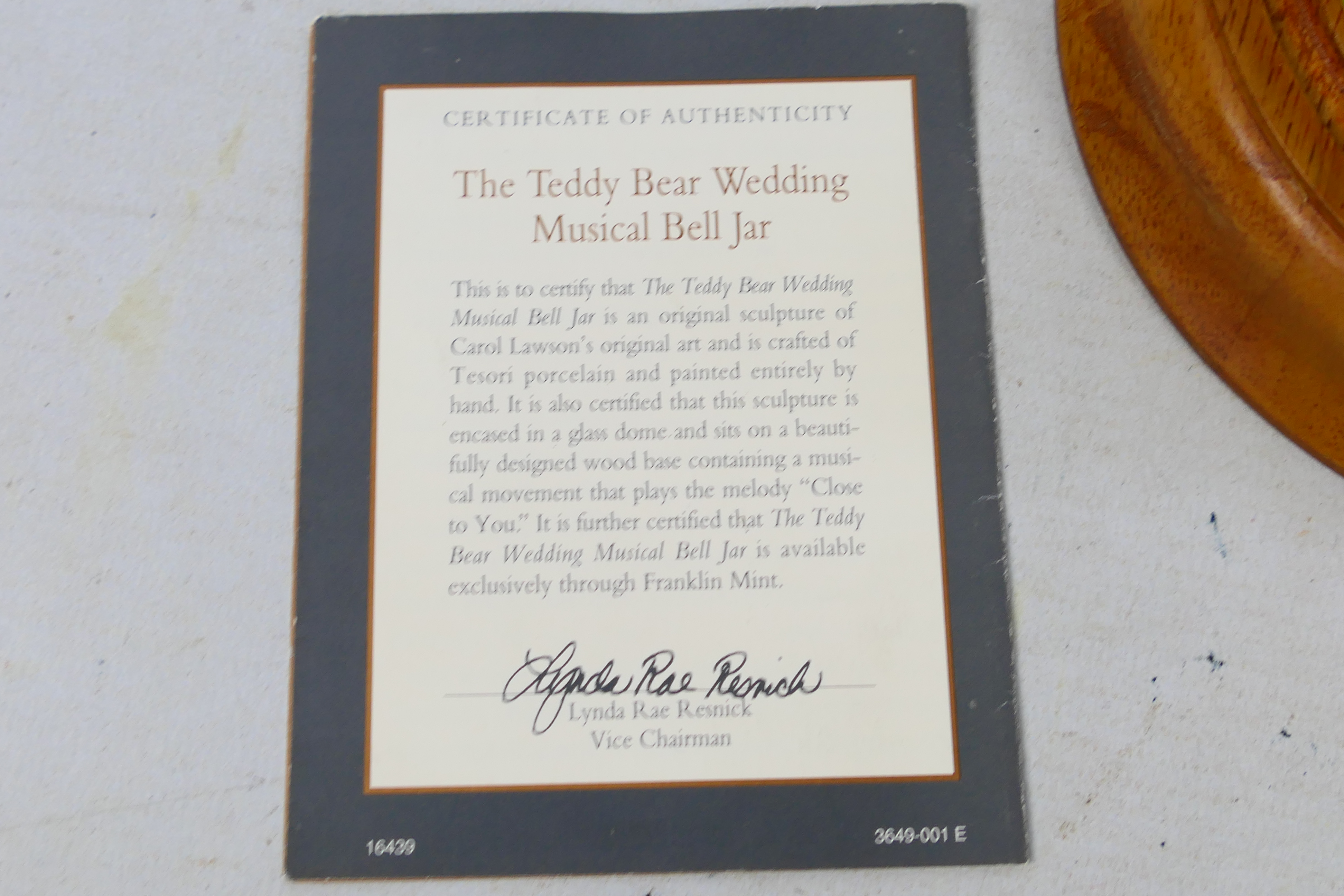 Franklin Mint - A limited edition 'The Teddy Bear Wedding Musical Bell Jar' by Carol Lawson - Jar - Image 4 of 4