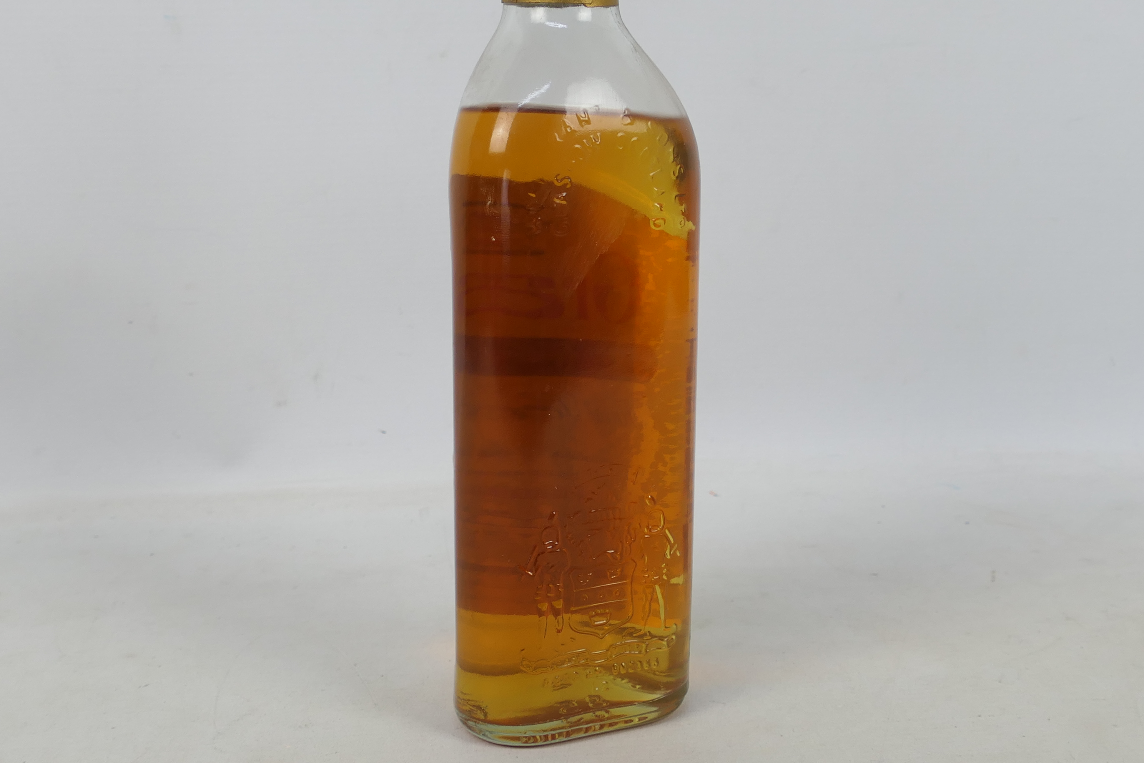 A 26⅔ fl oz bottle of Grants Stand Fast, 70° proof, level lower shoulder, likely a 1970's bottling. - Image 4 of 4