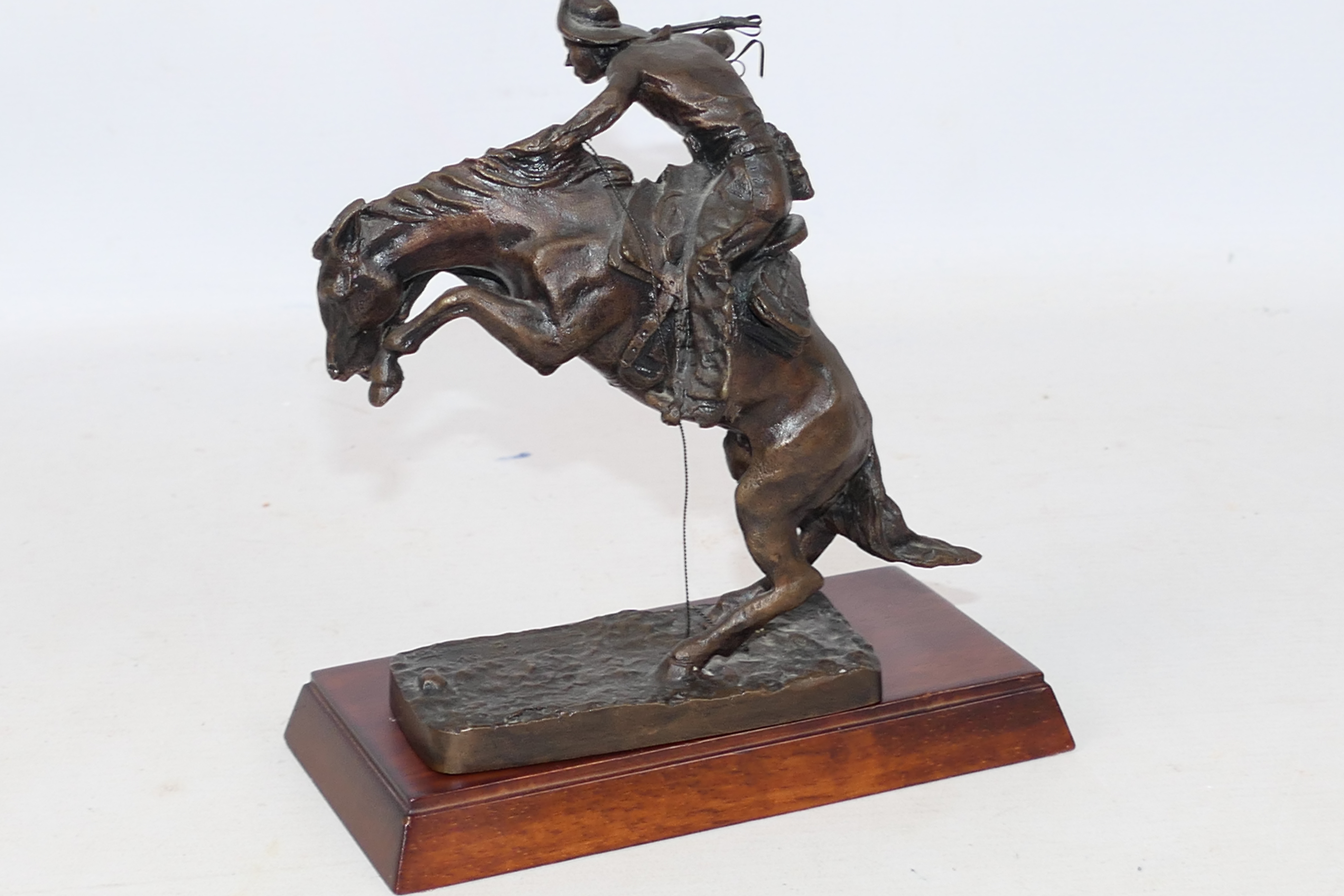 Franklin Mint - A Life of Remington 'Broncho Buster' bronze statue by Franklin Mint. - Image 4 of 4