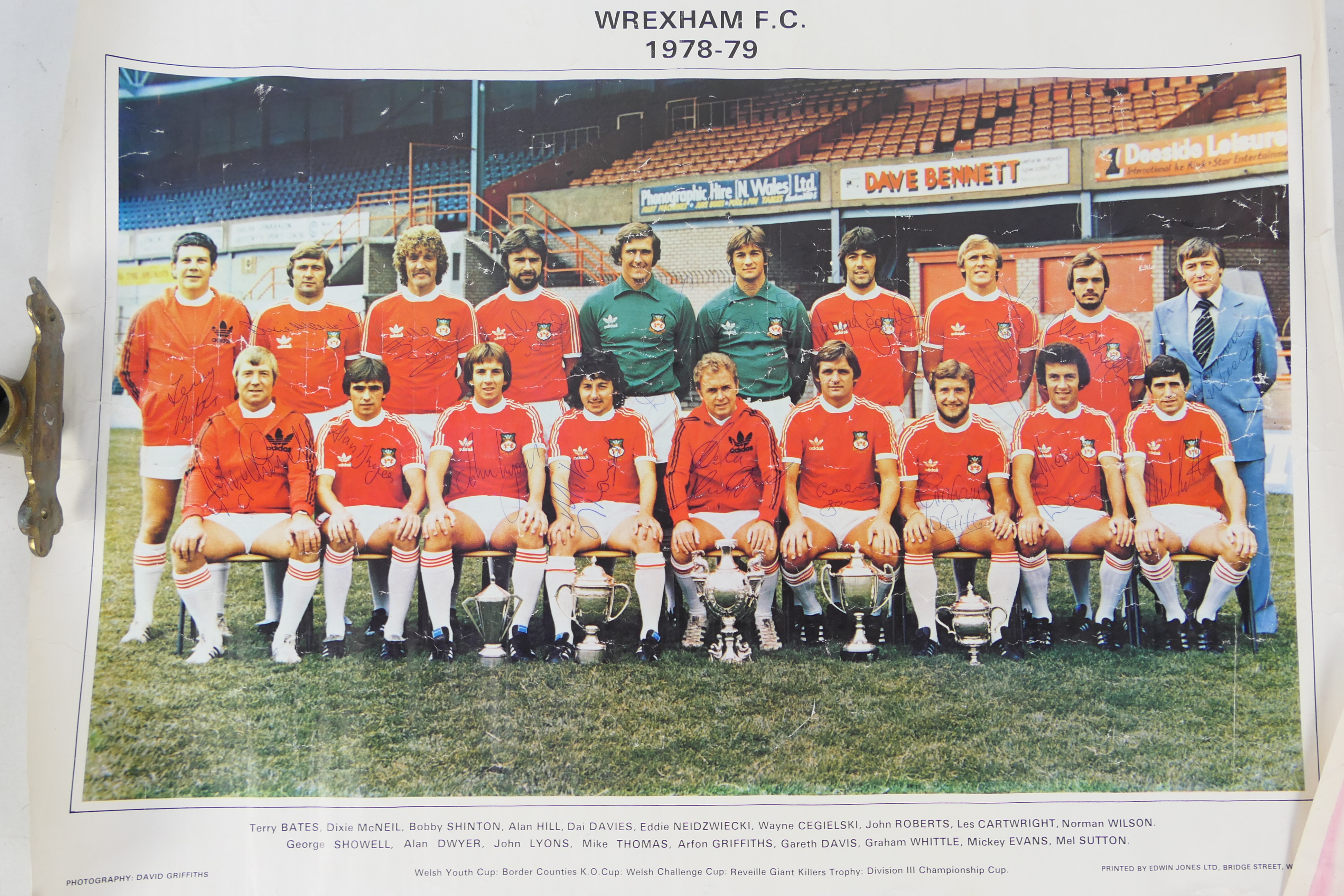 A collection of football posters including Wrexham 1978-79 team bearing signatures and other. - Bild 4 aus 6