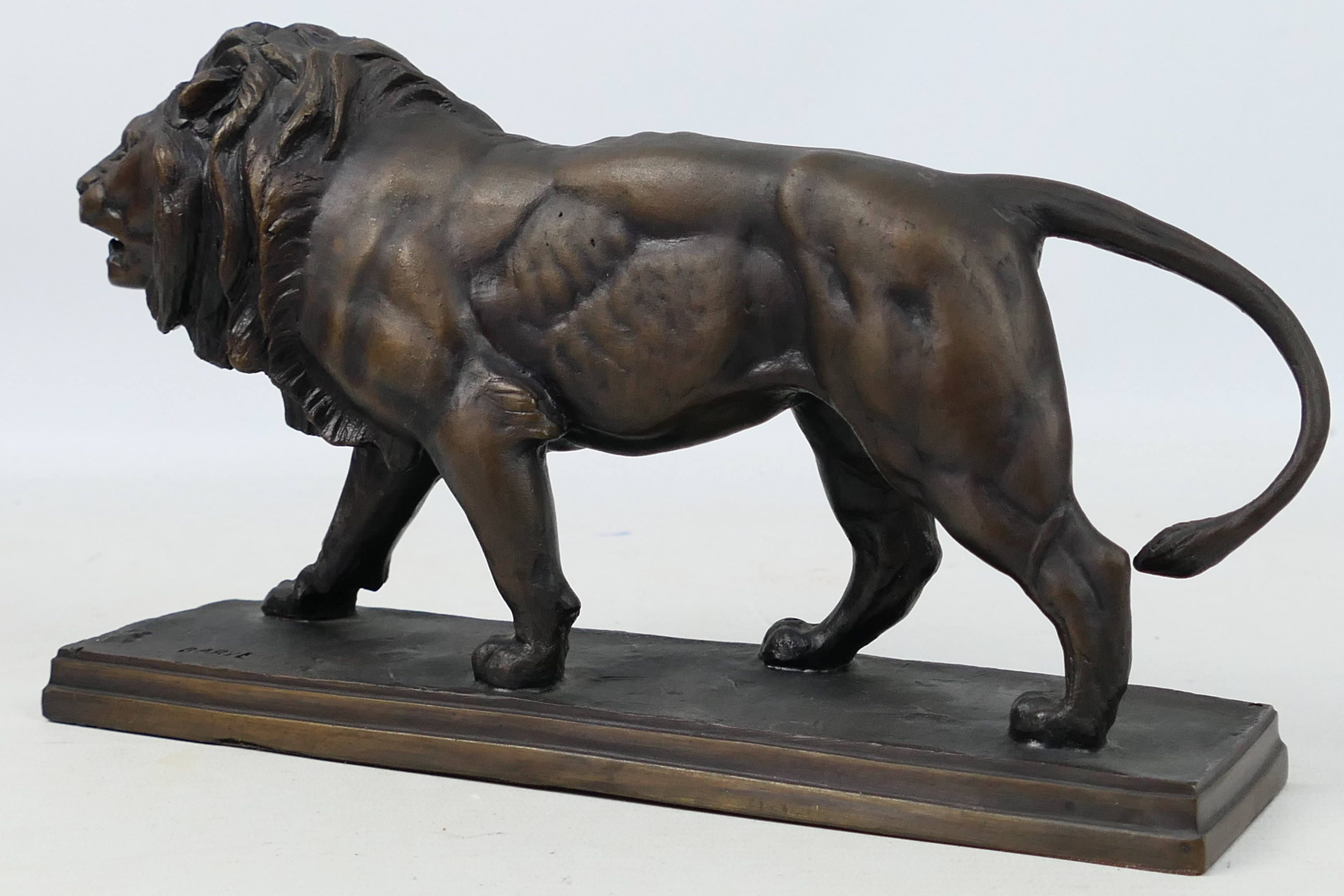 Franklin Mint - A 'Lion Qui Marche' bronze lion statue by Antoine-Louis Barye -. - Image 4 of 7