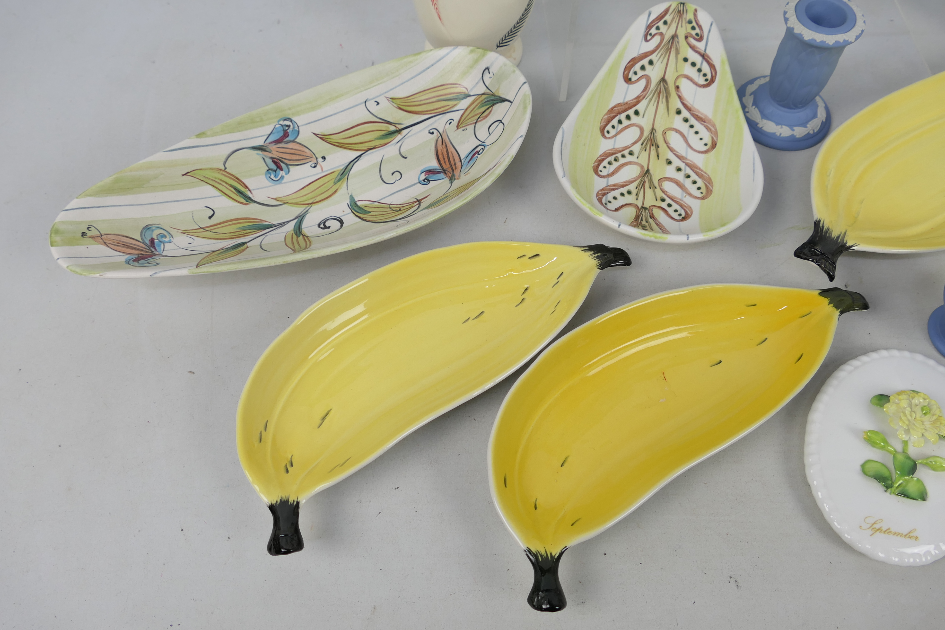 Mixed ceramics comprising Carlton Ware banana dishes, Denby dishes including Glynn Colledge, - Image 3 of 7