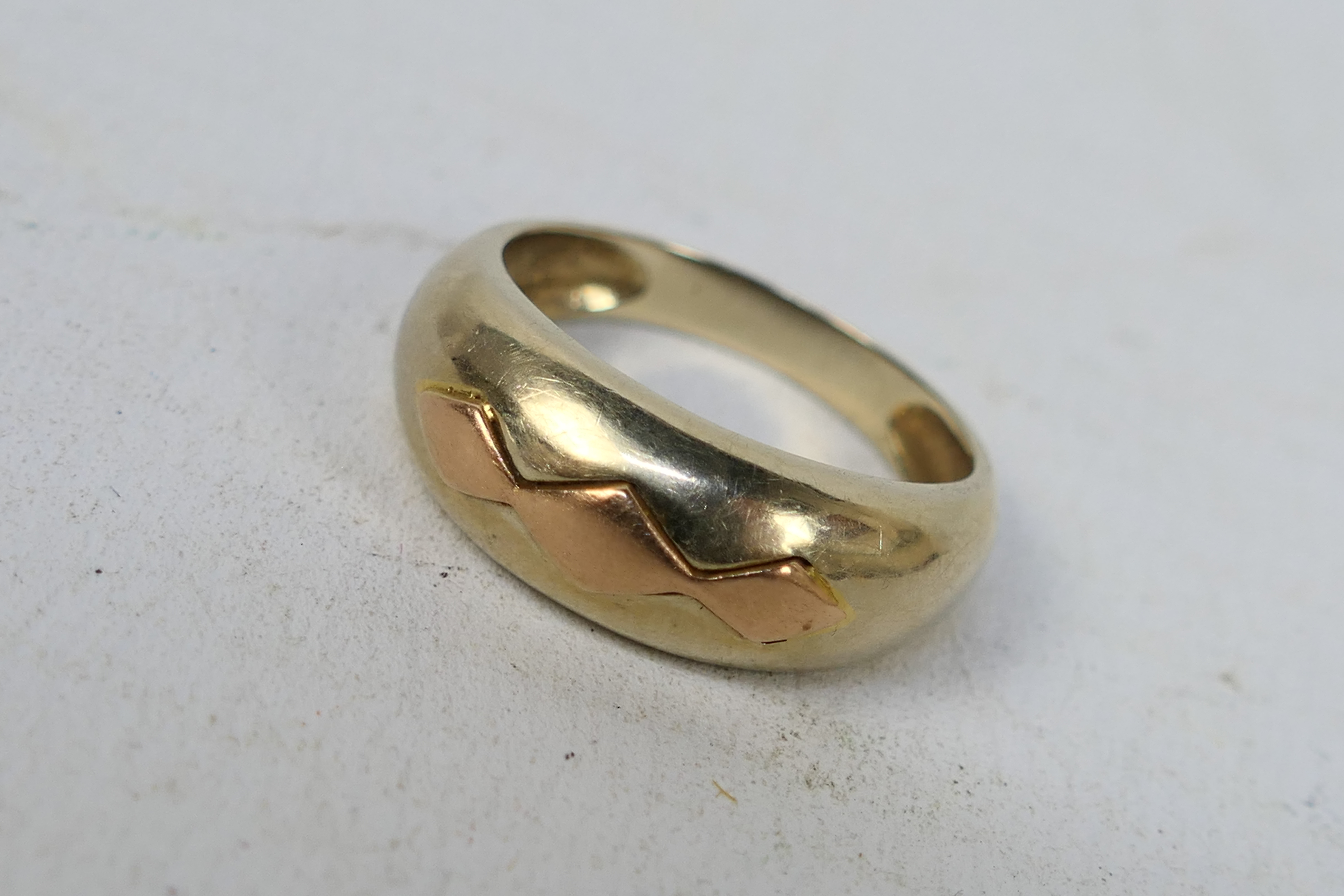 Yellow metal ring, stamped 750 for 18ct, size P, approximately 4. - Image 2 of 3