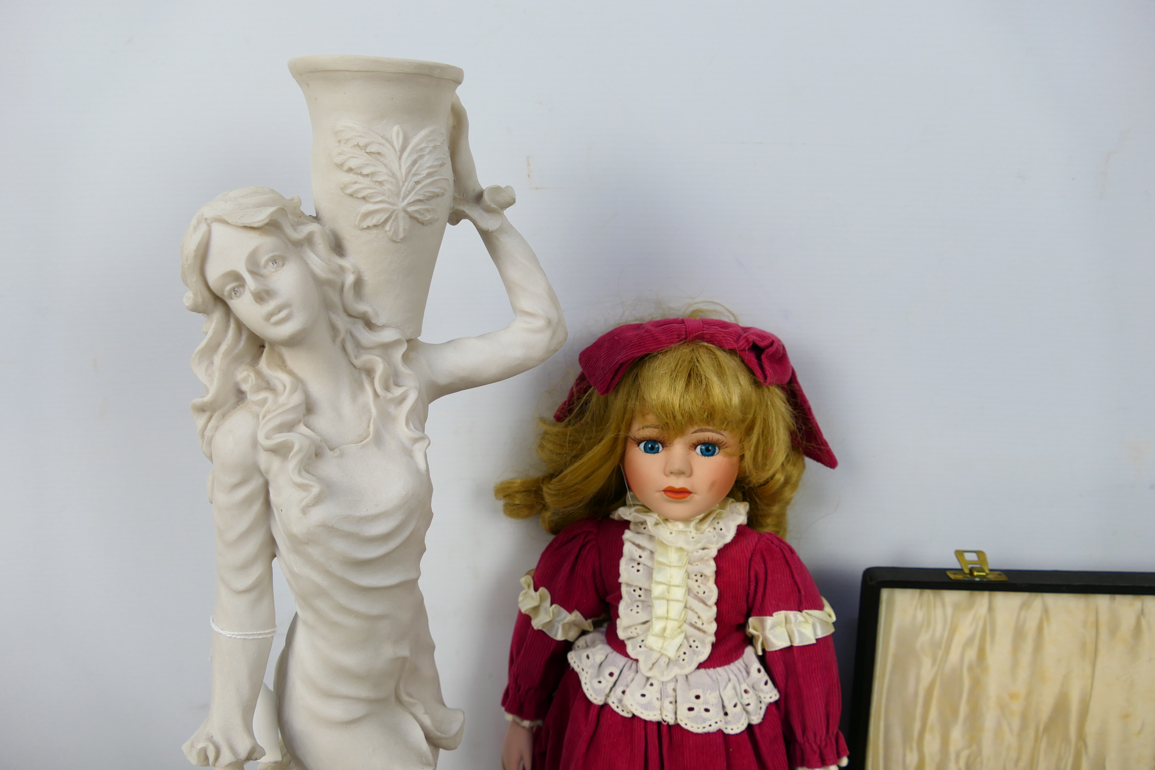 Mixed collectables to include trinket boxes, shells, doll and similar. - Image 2 of 4