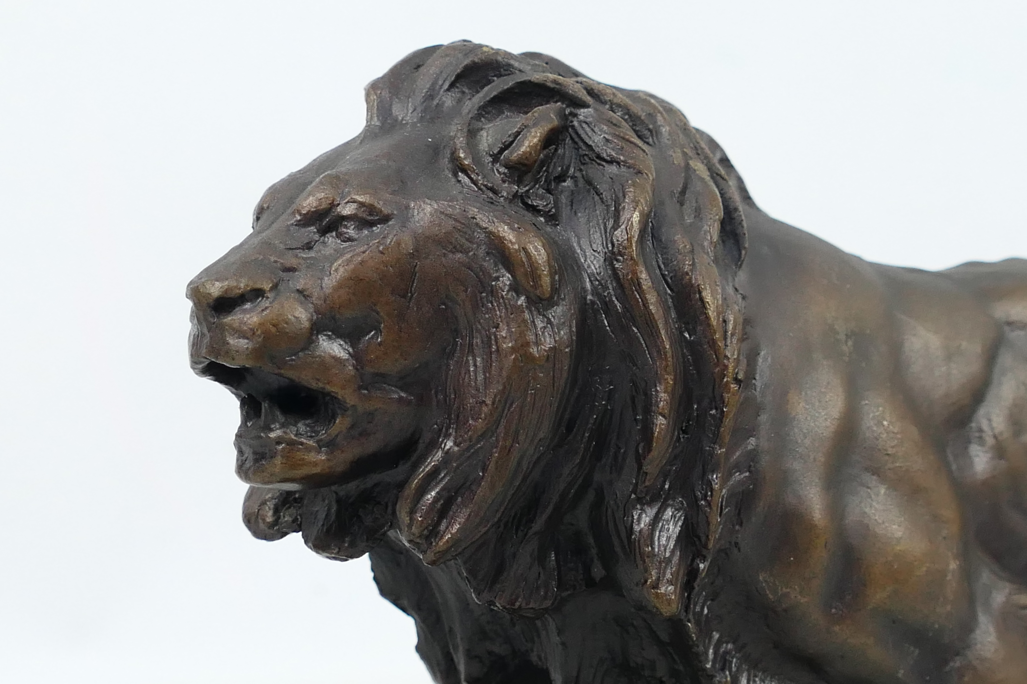 Franklin Mint - A 'Lion Qui Marche' bronze lion statue by Antoine-Louis Barye -. - Image 3 of 7