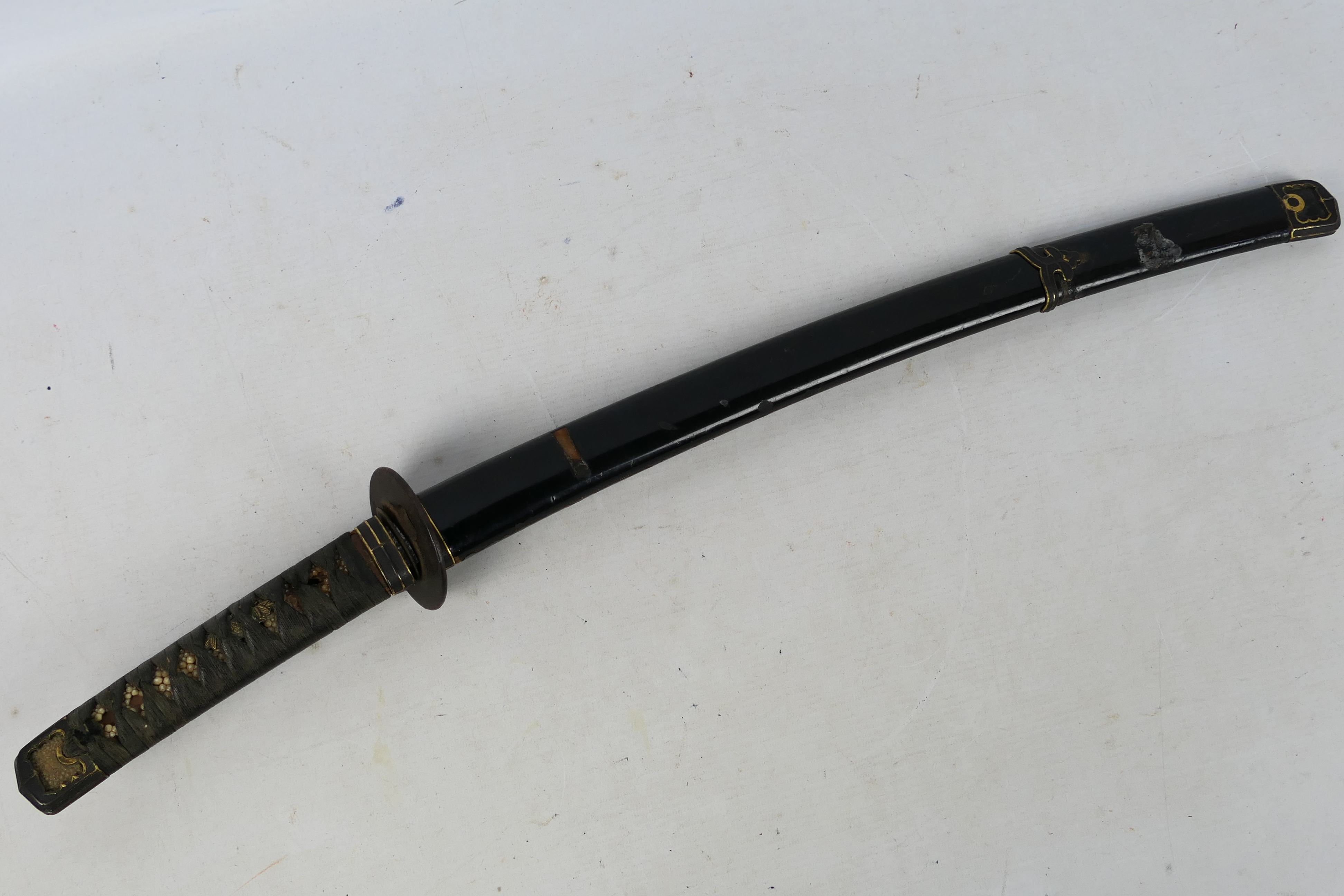 A vintage wakizashi with 45 cm blade, unsigned tang and plain iron tsuba with black lacquered saya, - Image 17 of 17