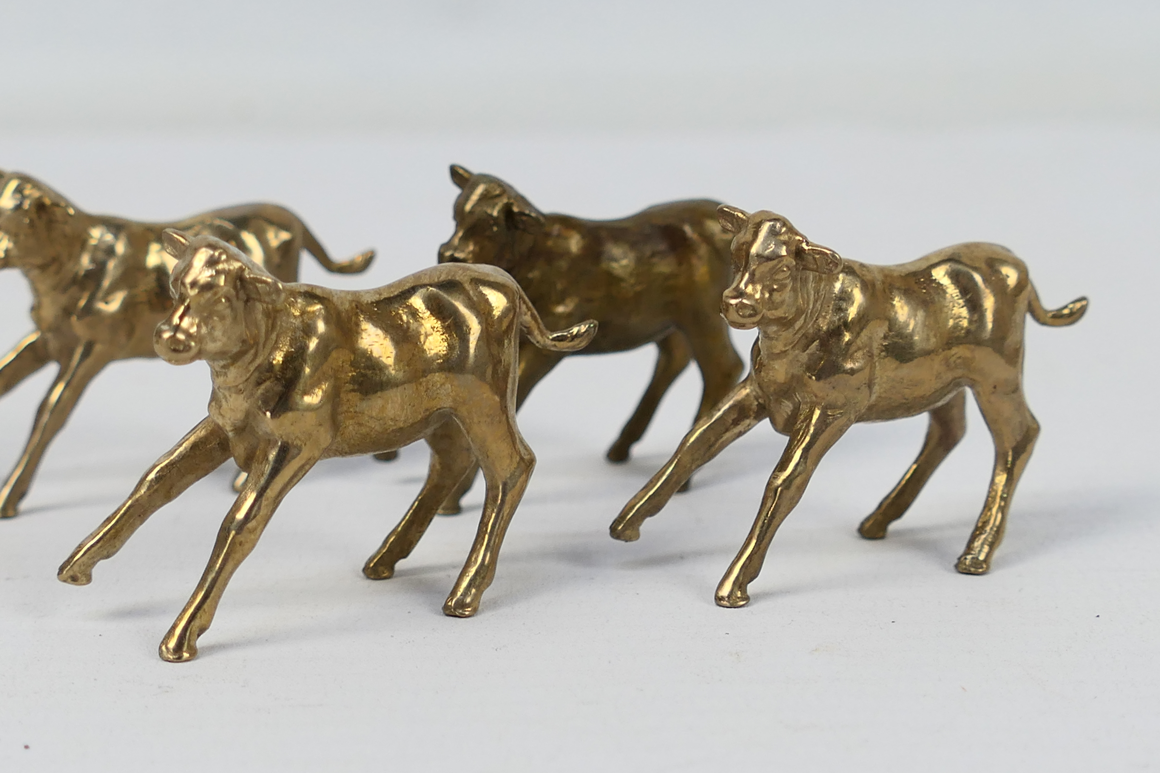 5 x bronze cow figures. All in same size - Image 2 of 3