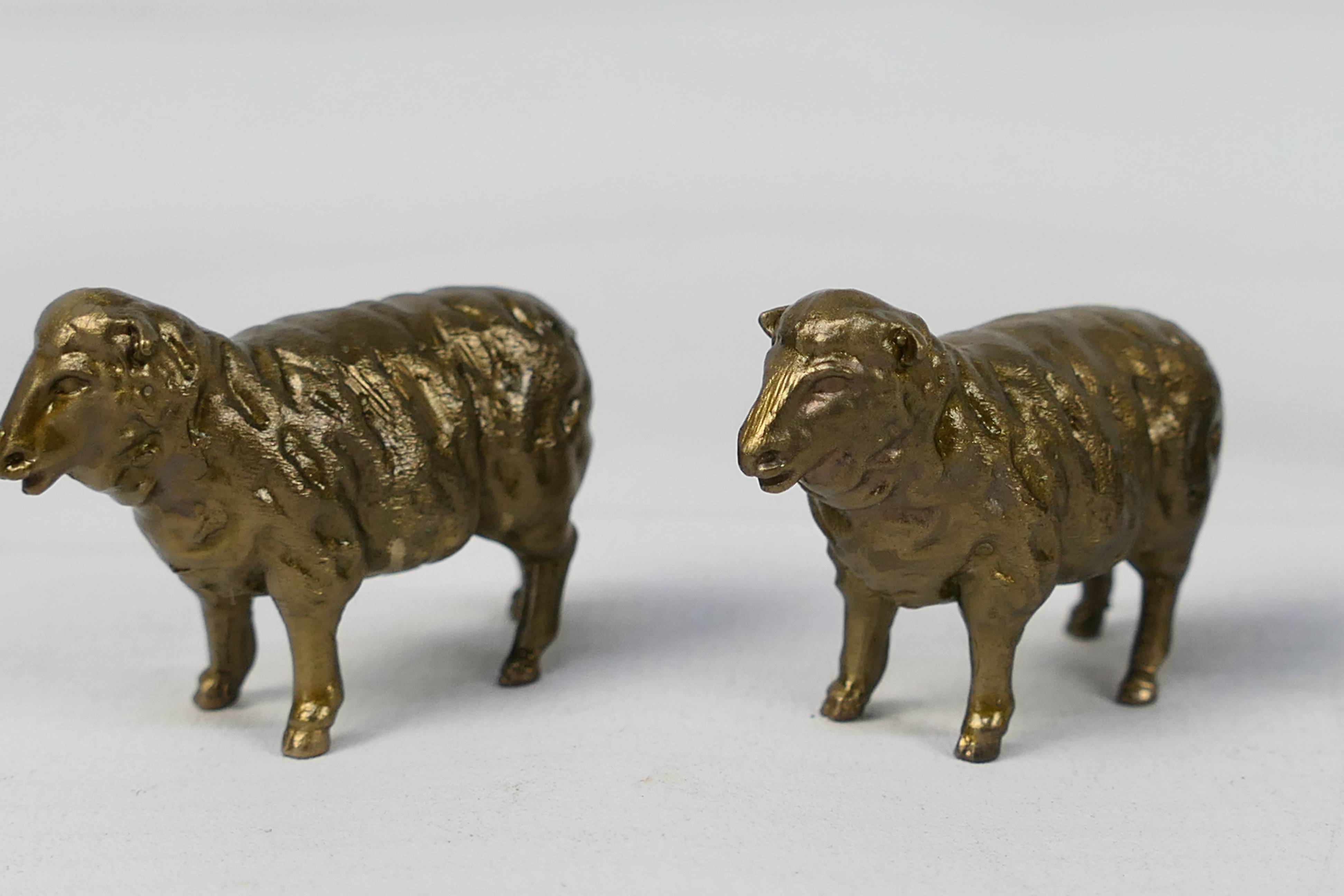 8 x bronze sheep figures. All in same si - Image 4 of 6