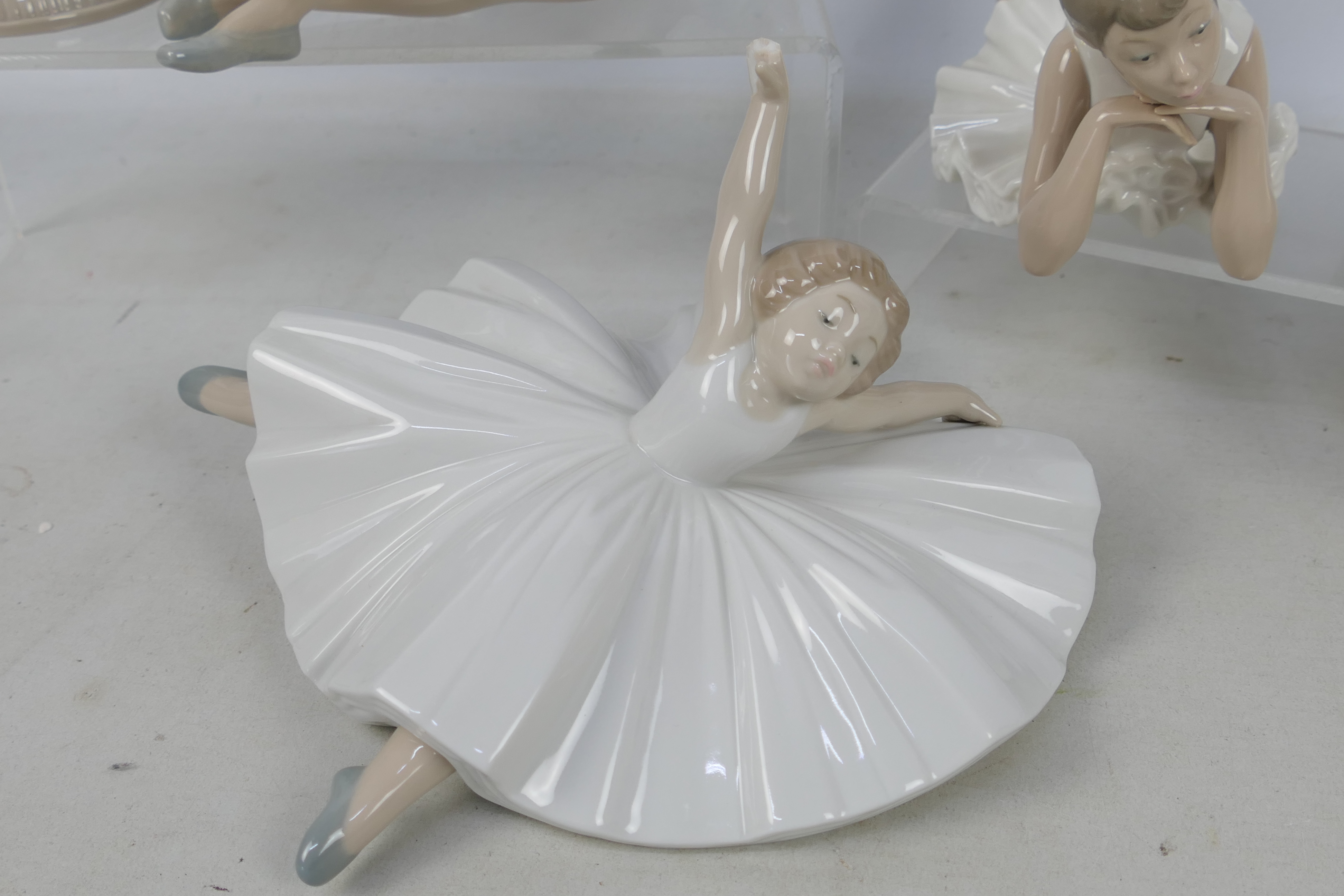Nao - A collection of ballerina figures, - Image 4 of 6