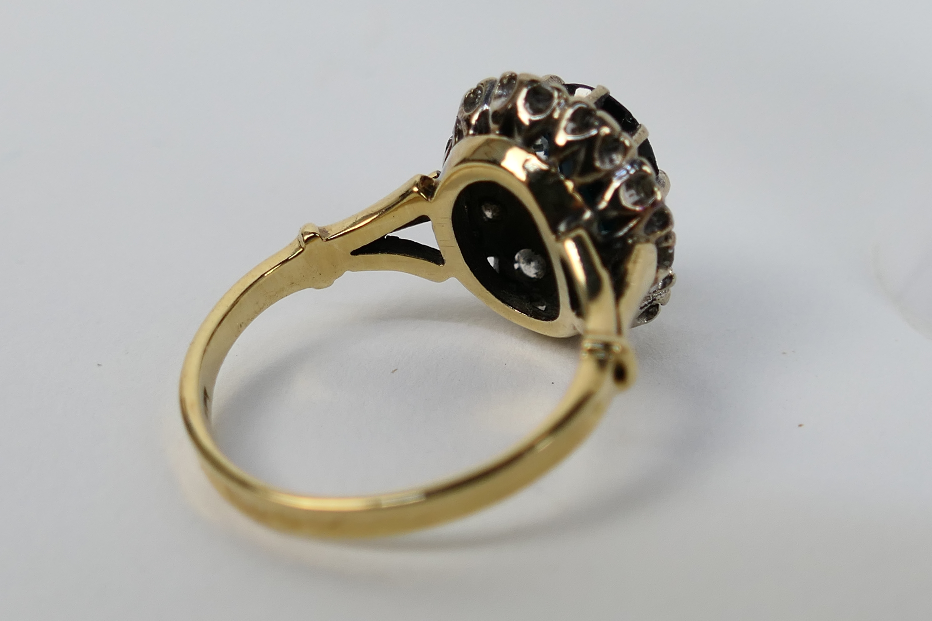 An 18ct yellow gold sapphire and diamond - Image 3 of 5