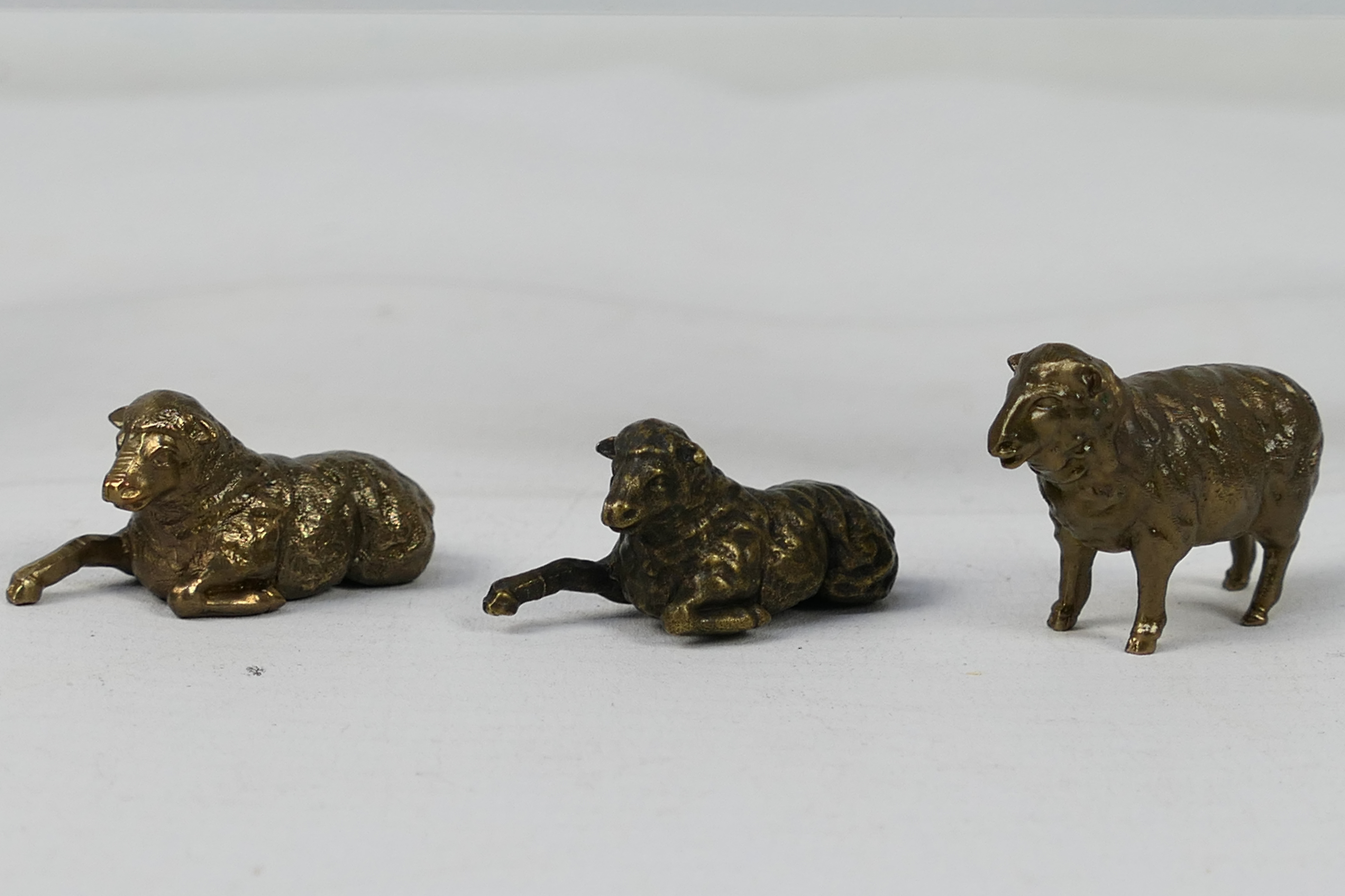 8 x small bronze sheep figures. All in s - Image 4 of 5