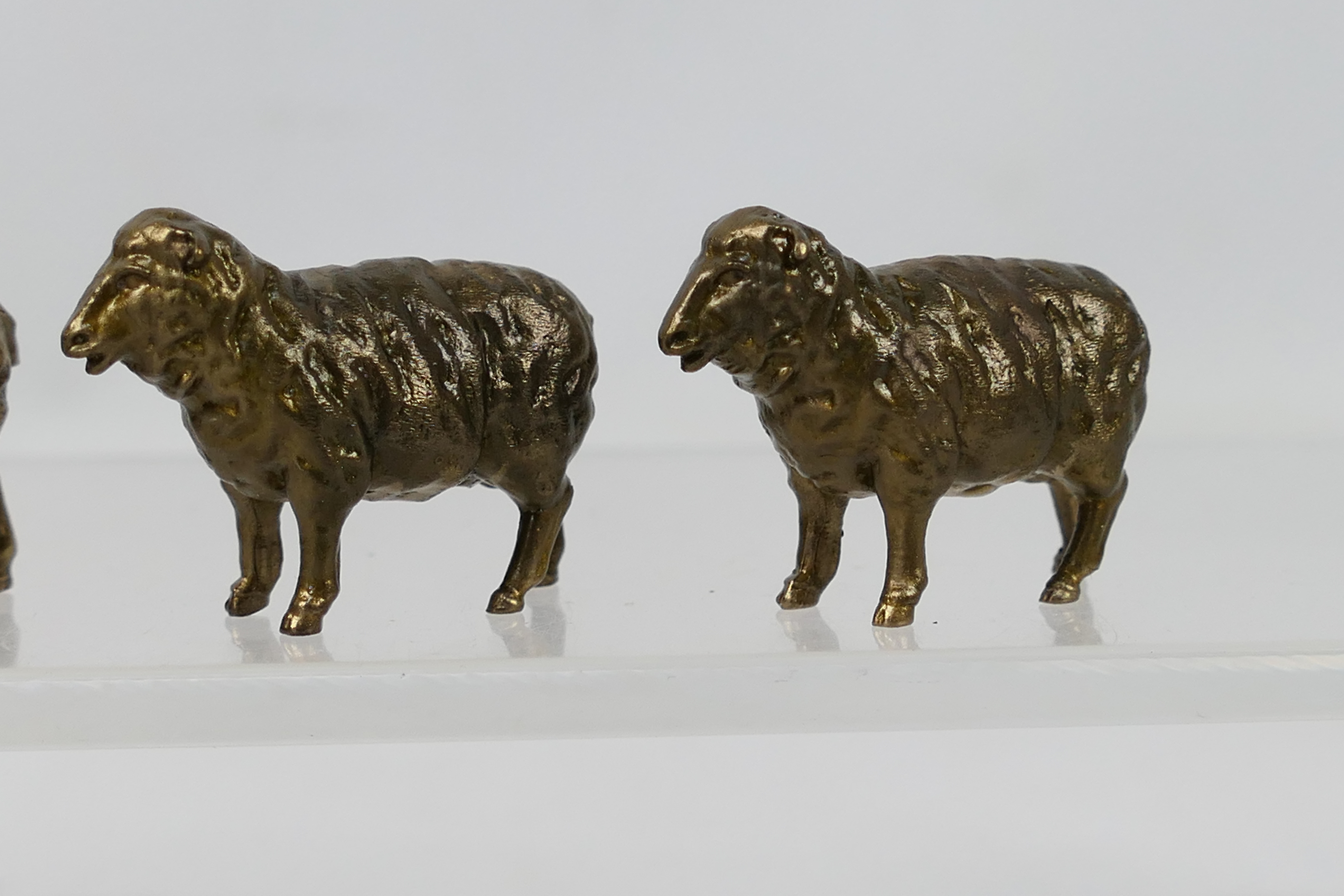 8 x bronze sheep figures. All in same si - Image 3 of 6