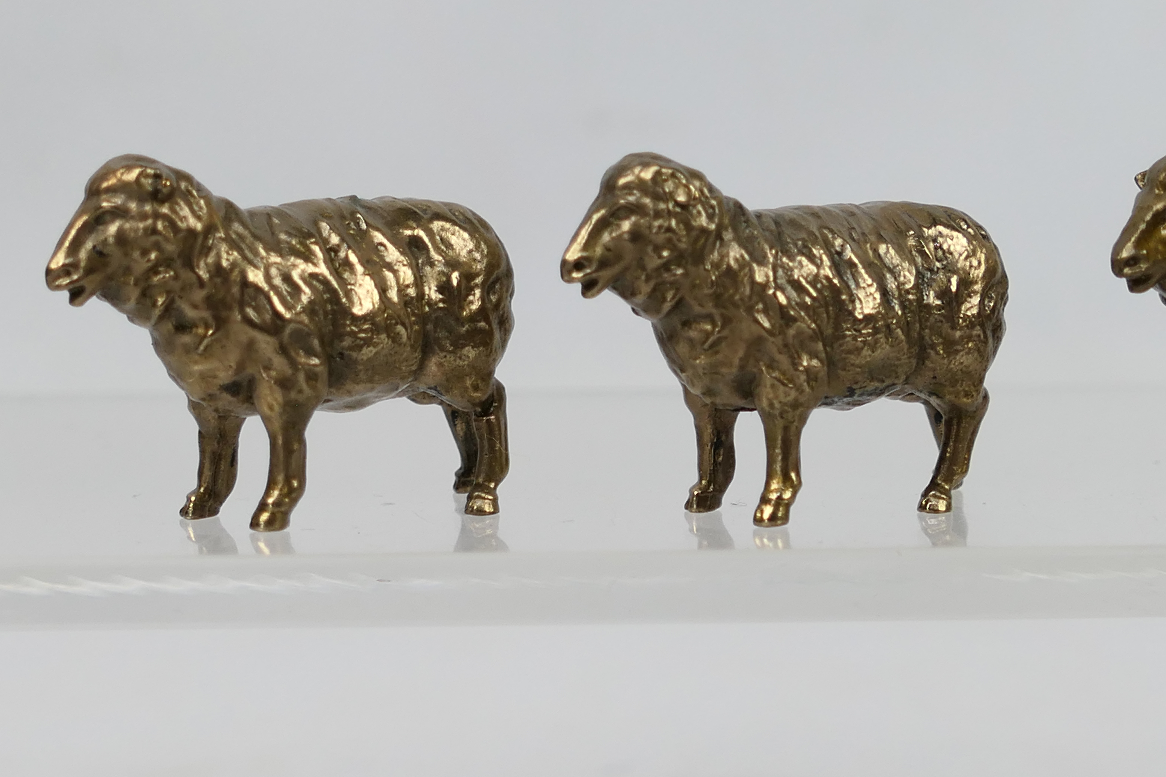 8 x bronze sheep figures. All in same si - Image 2 of 6
