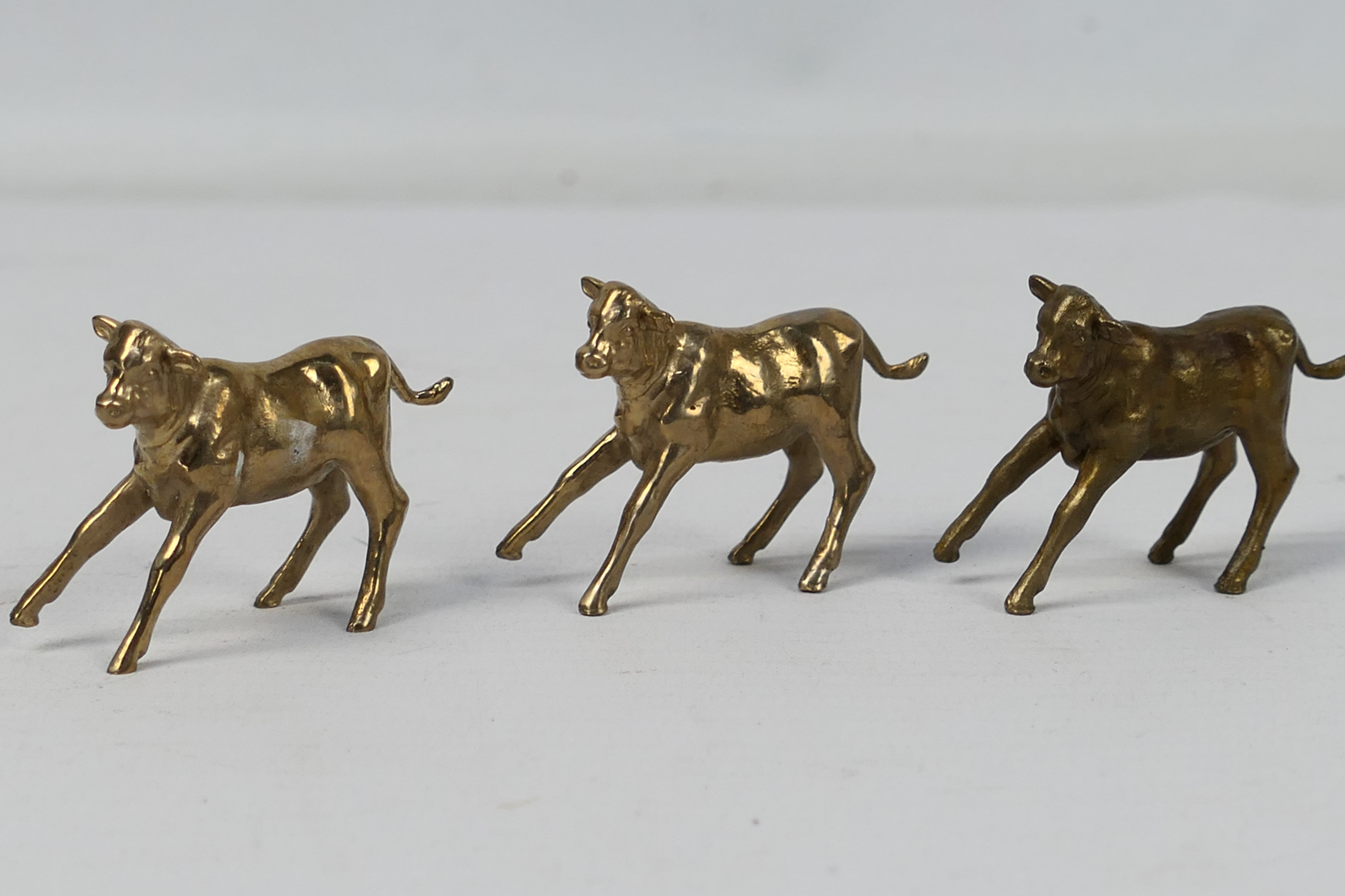 5 x bronze cow figures. All in same size - Image 3 of 3