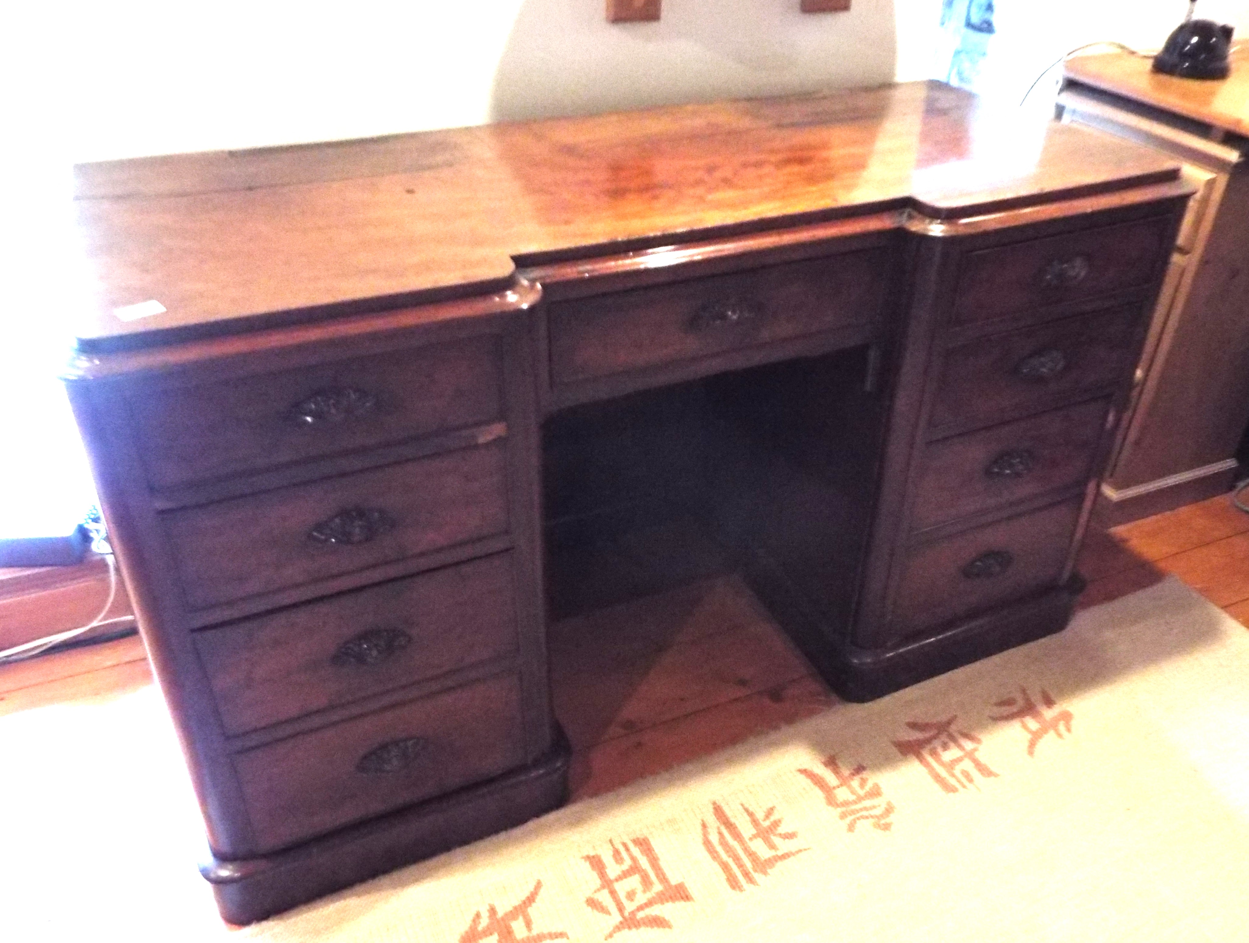 A good mahogany writing desk, the knee-hole with single drawer above, - Image 3 of 4