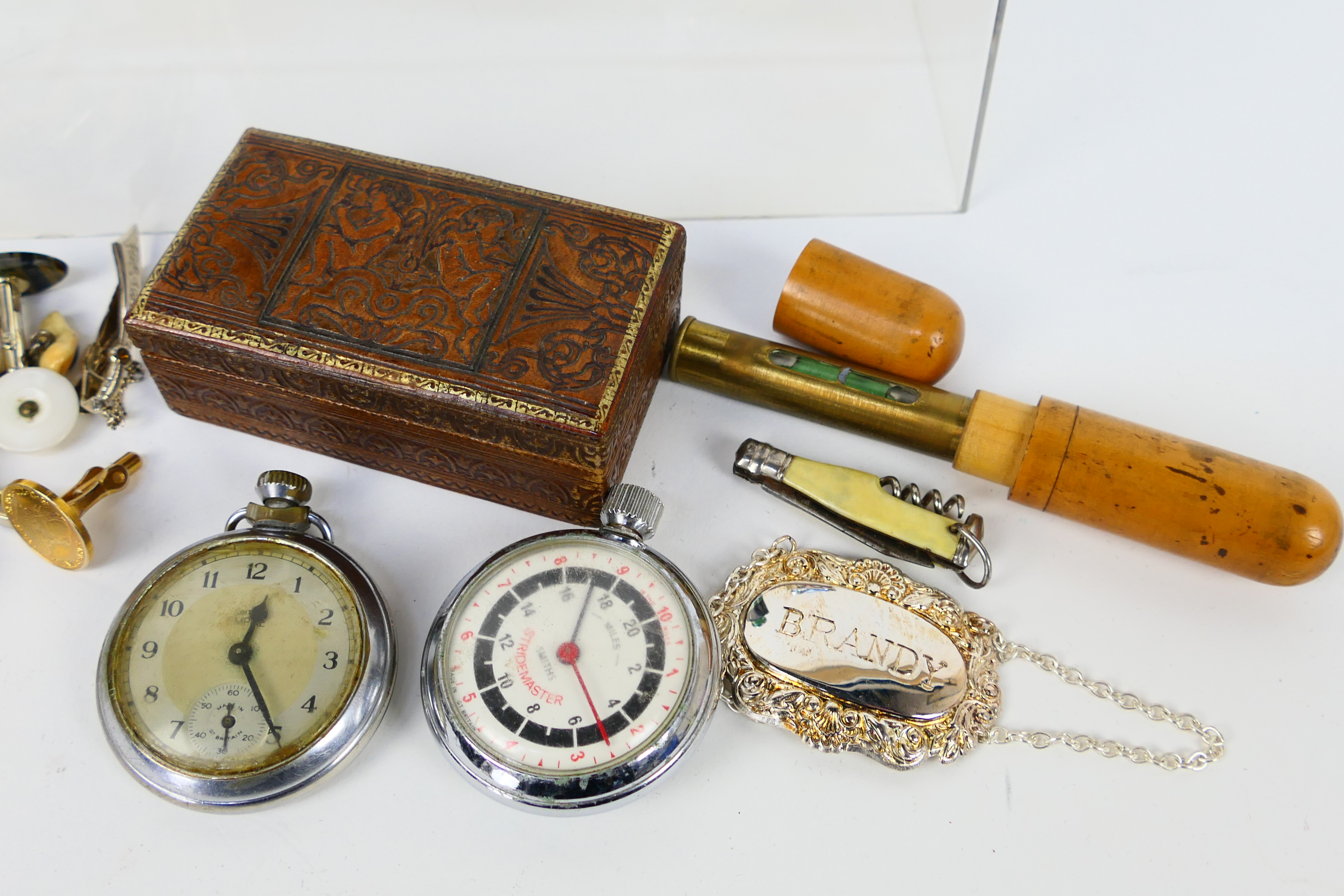 A mixed lot of collectables to include pocket watch, cigarette lighter, hip flask, cufflinks, - Image 2 of 4