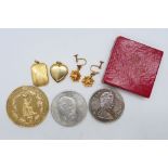 A small quantity of 9 carat gold jewellery comprising a pair of earrings stamped .