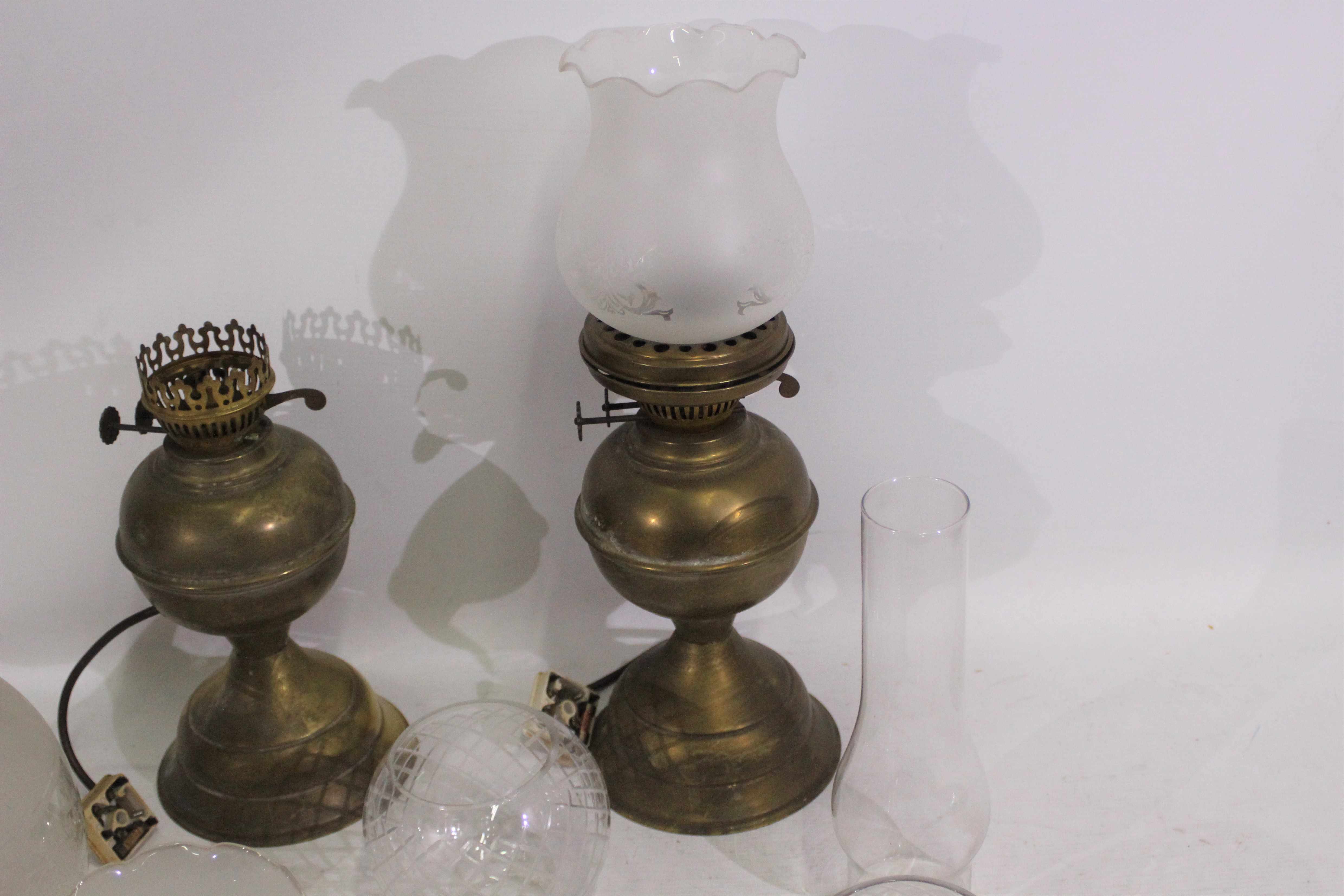 Bates Brass of Birmingham - Two brass oil lamps with 7 x detached various mostly patterned glass - Image 3 of 3