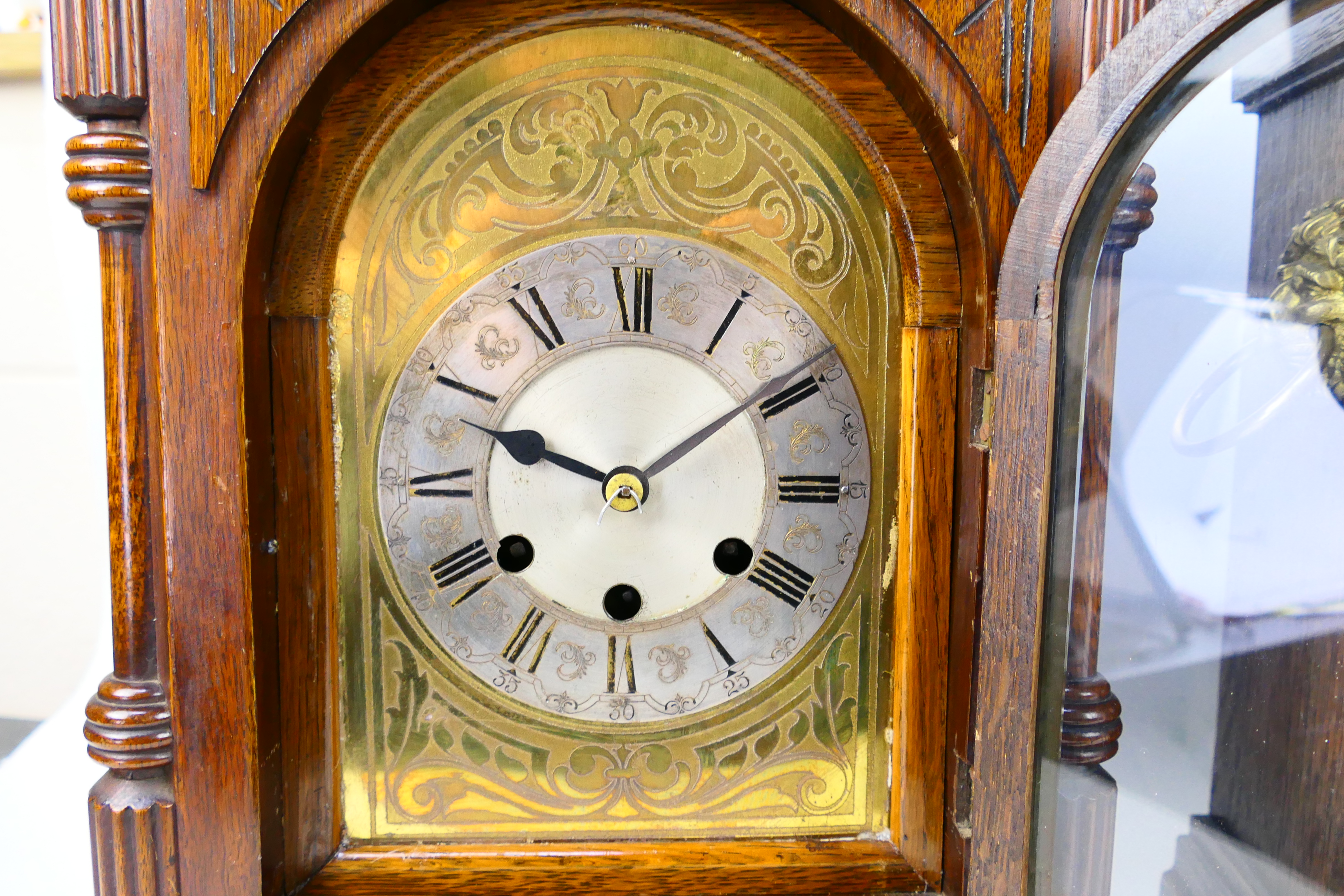 A good lot to include three mantel/ table clocks, - Image 2 of 15