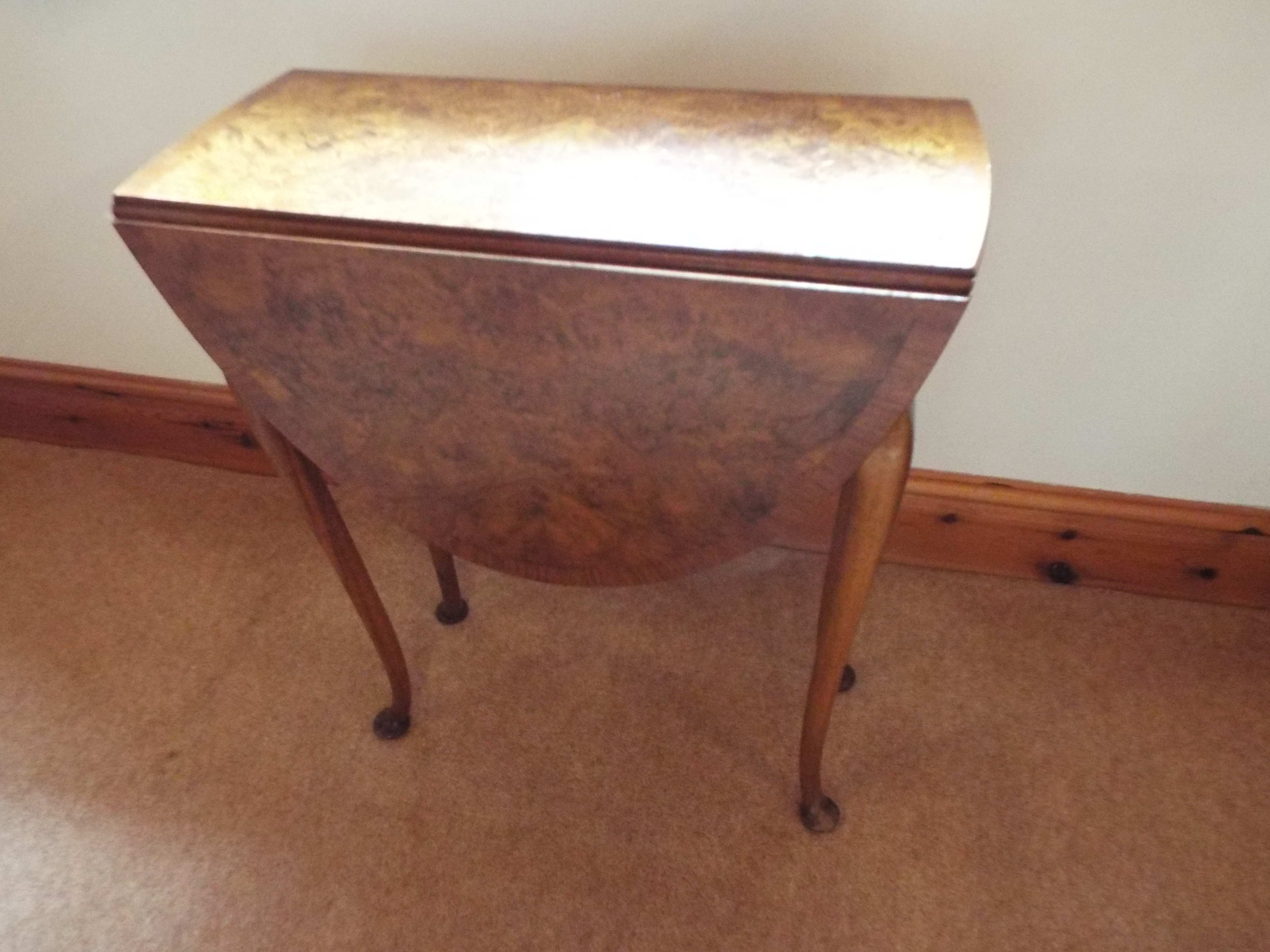 A small drop-leaf side table, 61 cm (h) x 76.