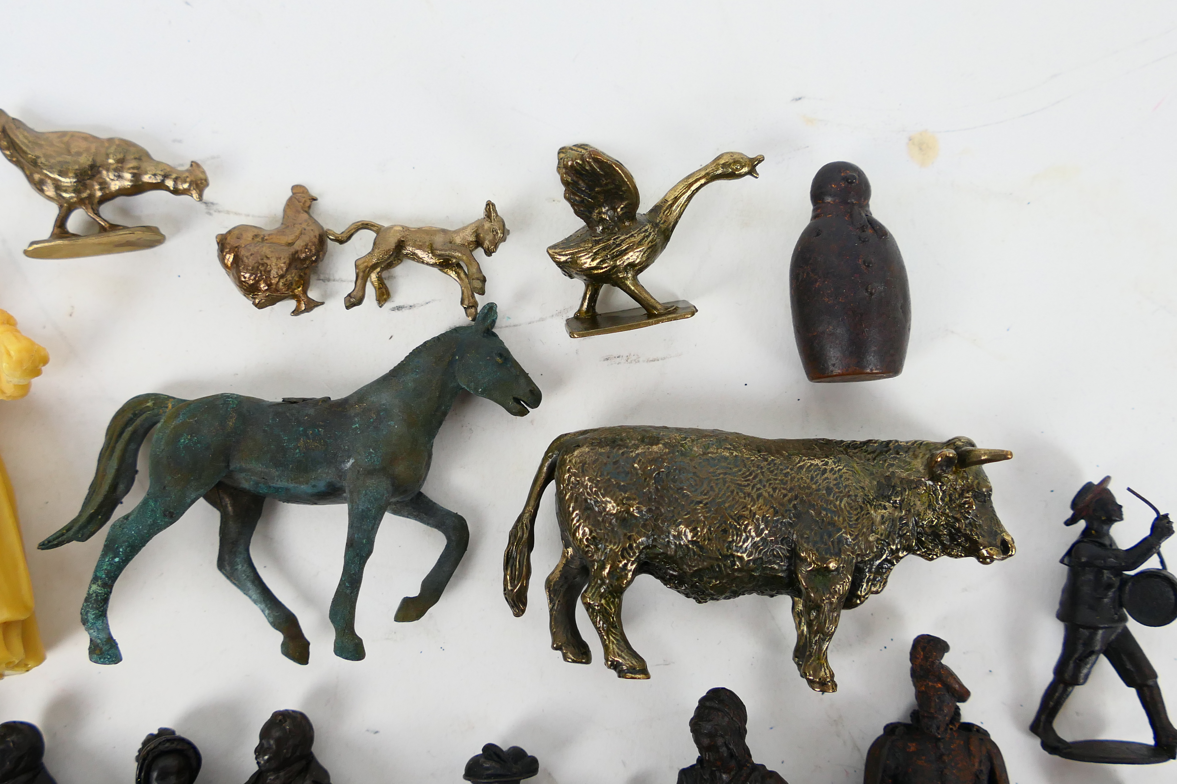 A fleet of 28 x predominantly bronze animals, figures, and similar and 1 x plastic figure. - Image 3 of 5