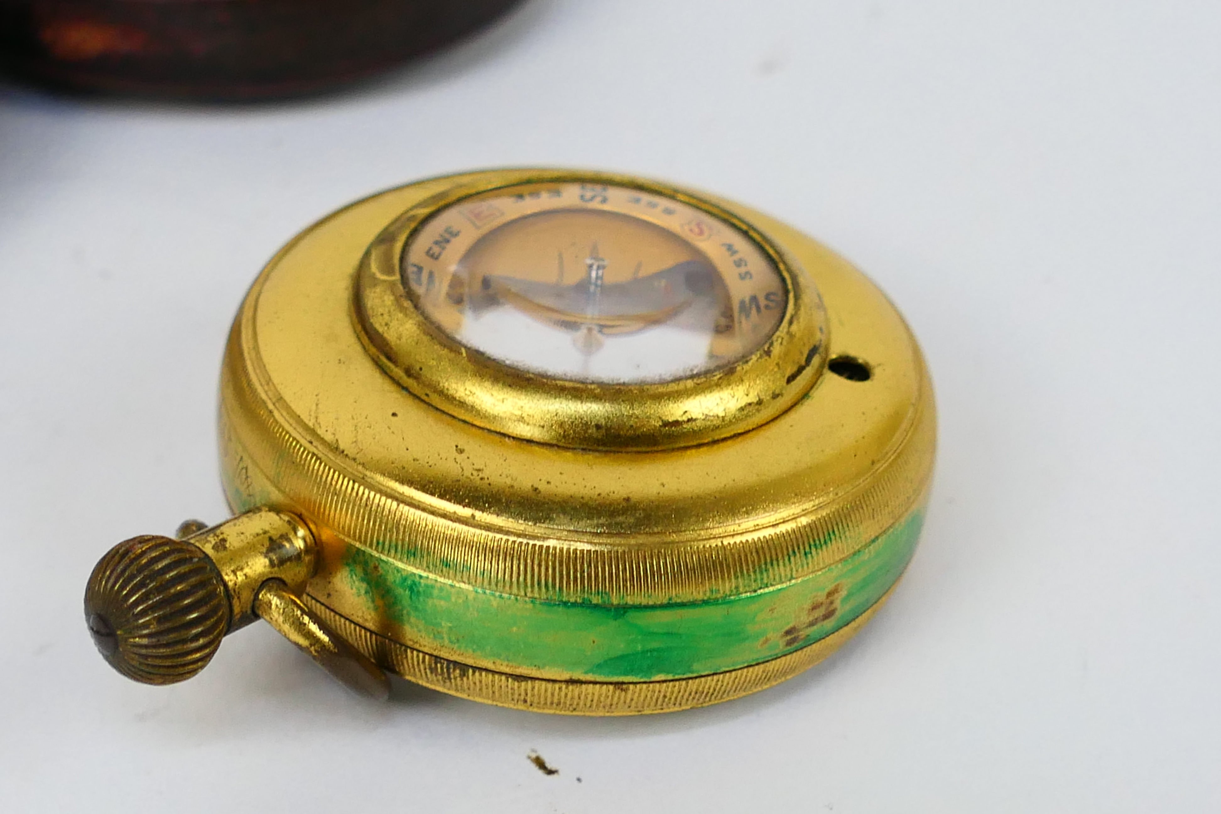 A Chadburn & Son gilt brass cased pocket barometer / compass contained in leather case. - Image 4 of 5