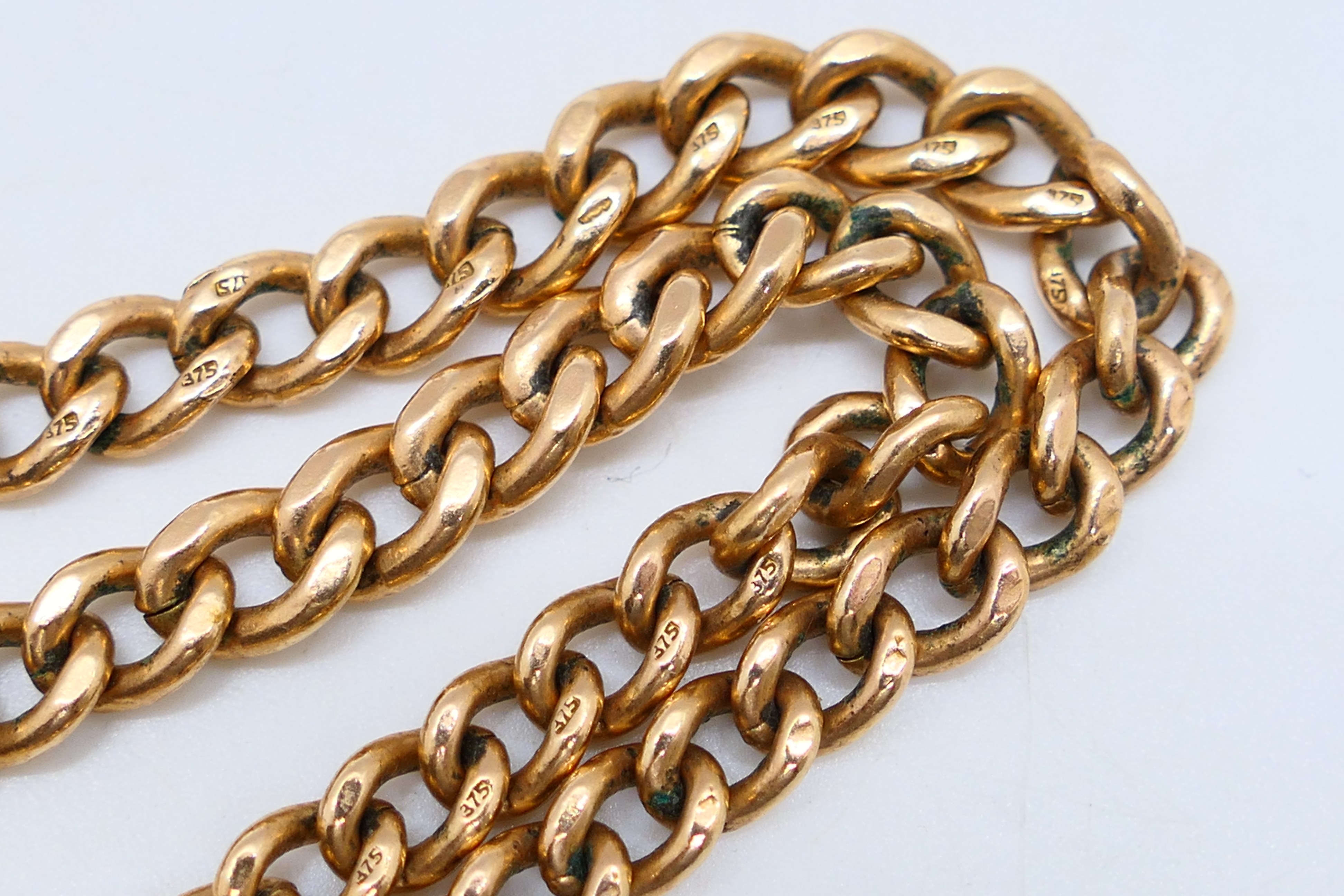 A 9ct rose gold chain and T-bar, 44 cm (l), approximately 34.7 grams / 1. - Image 2 of 3