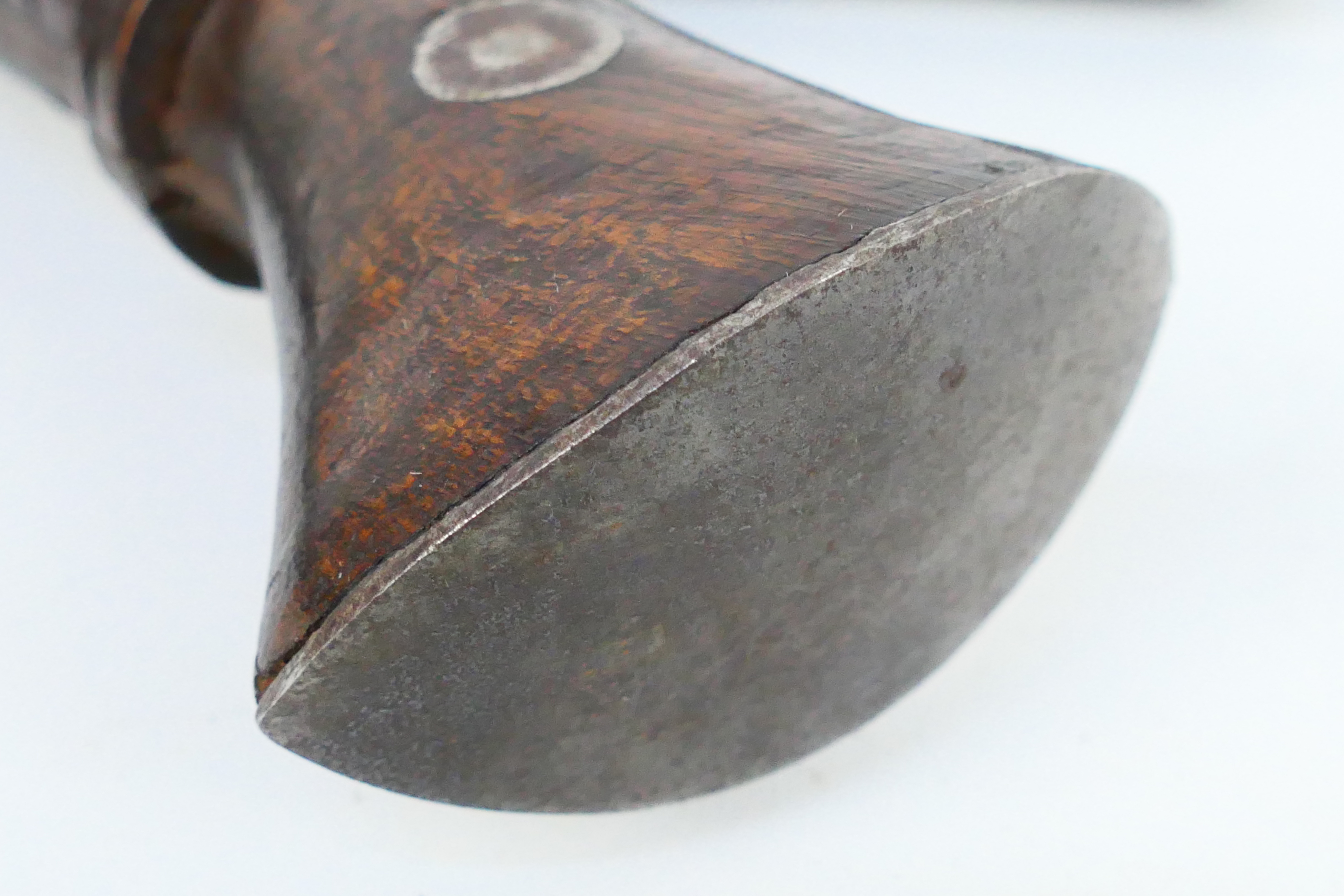 A Gurkha kukri knife, dated 1916, turned wooden hilt with metal pommel, housed in leather sheath. - Image 8 of 9